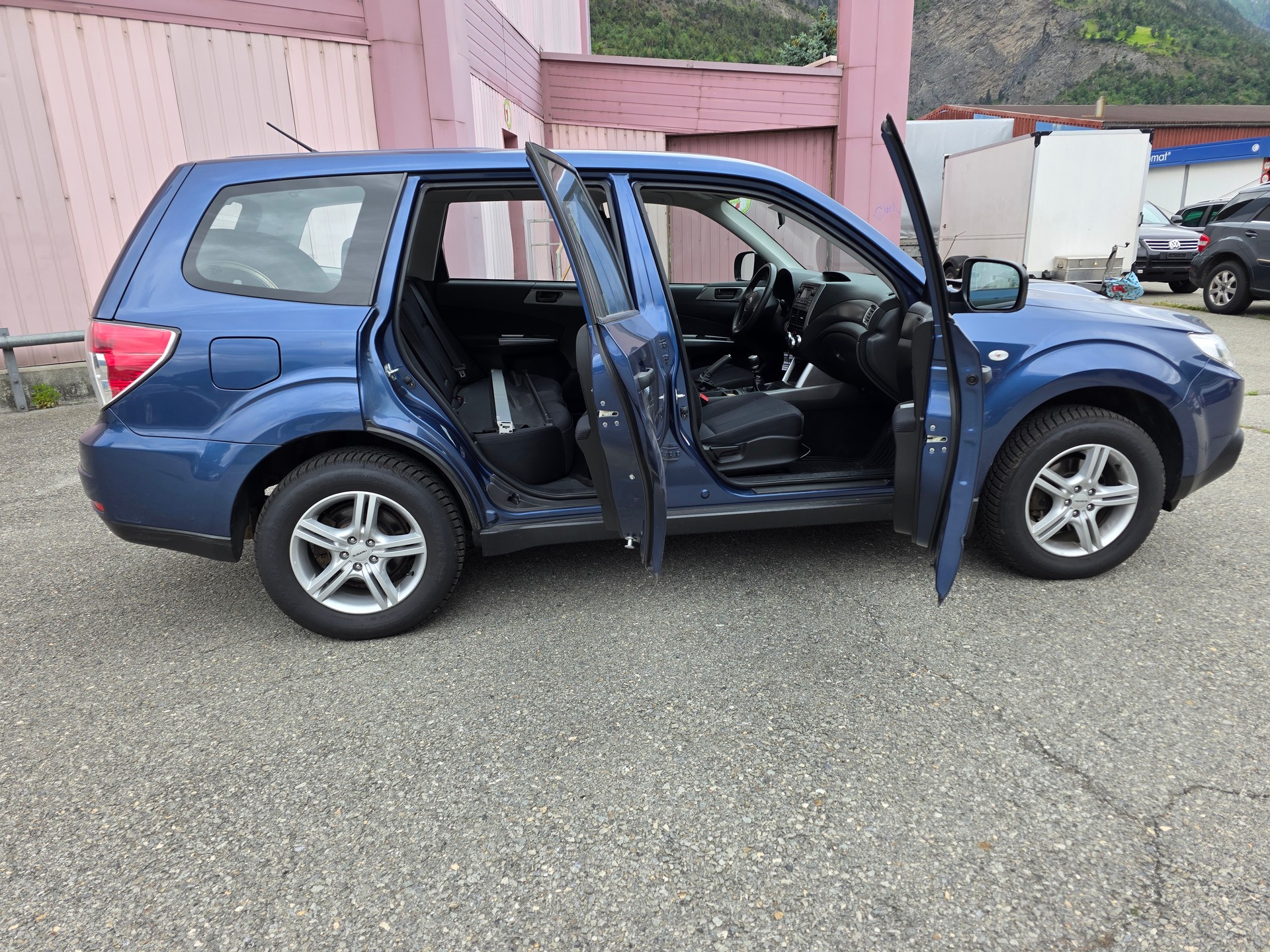 SUBARU Forester 2.0D X Swiss Special-image-8