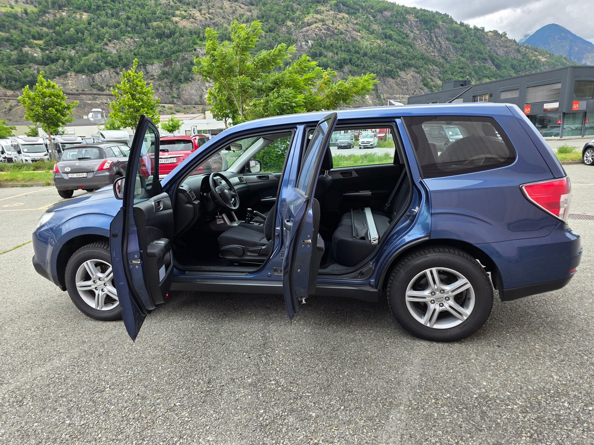 SUBARU Forester 2.0D X Swiss Special-image-12
