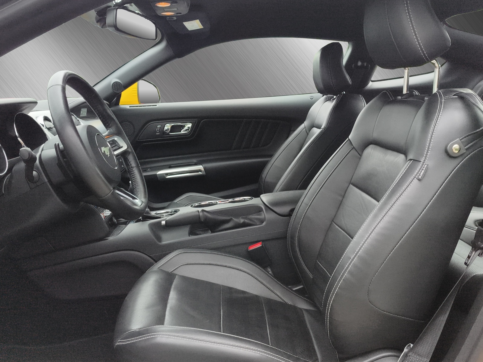 FORD Mustang Coupé 5.0 V8 GT-image-8