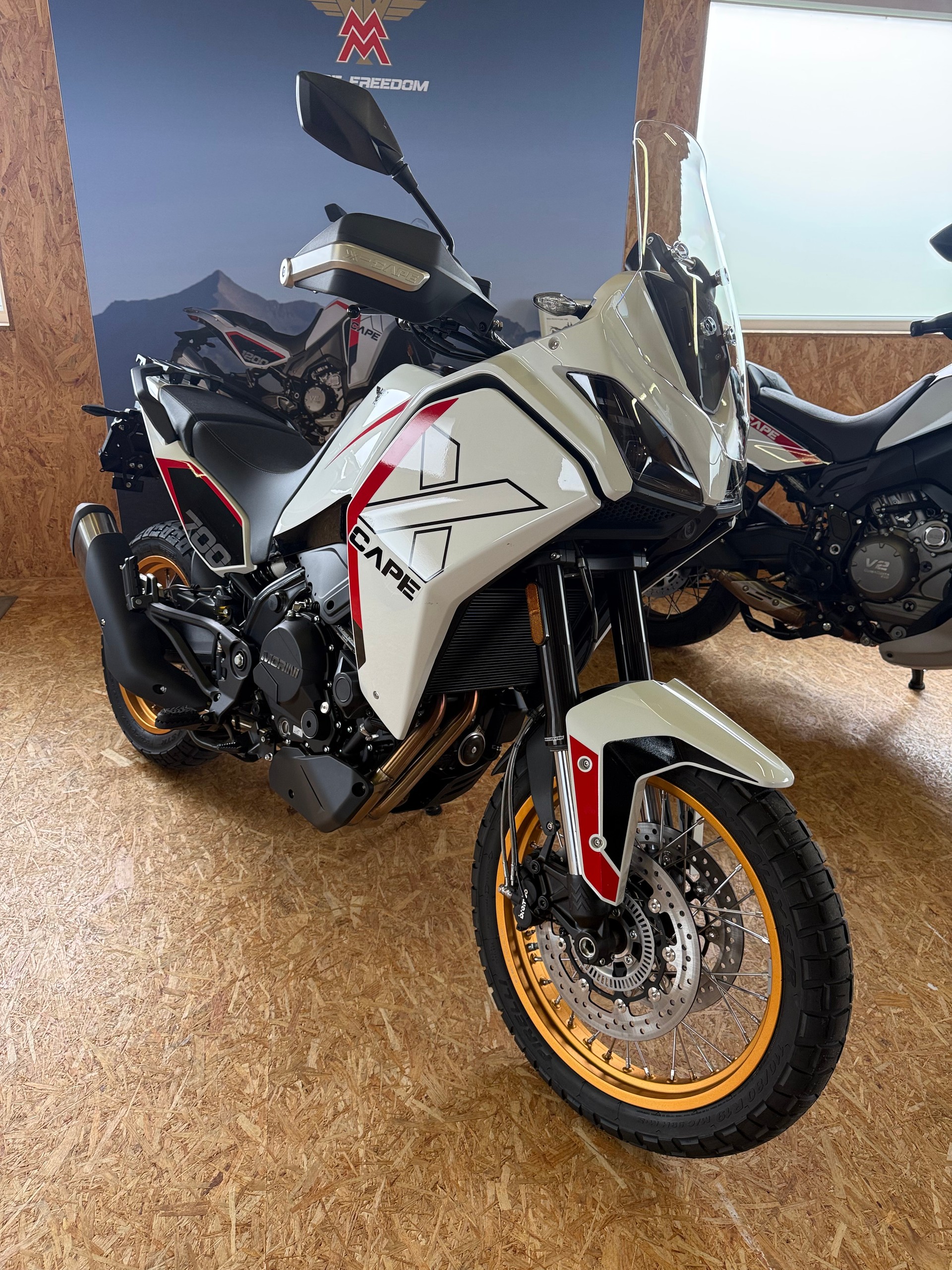 MOTO MORINI X-CAPE 700 - GOLD EDITION-image-2