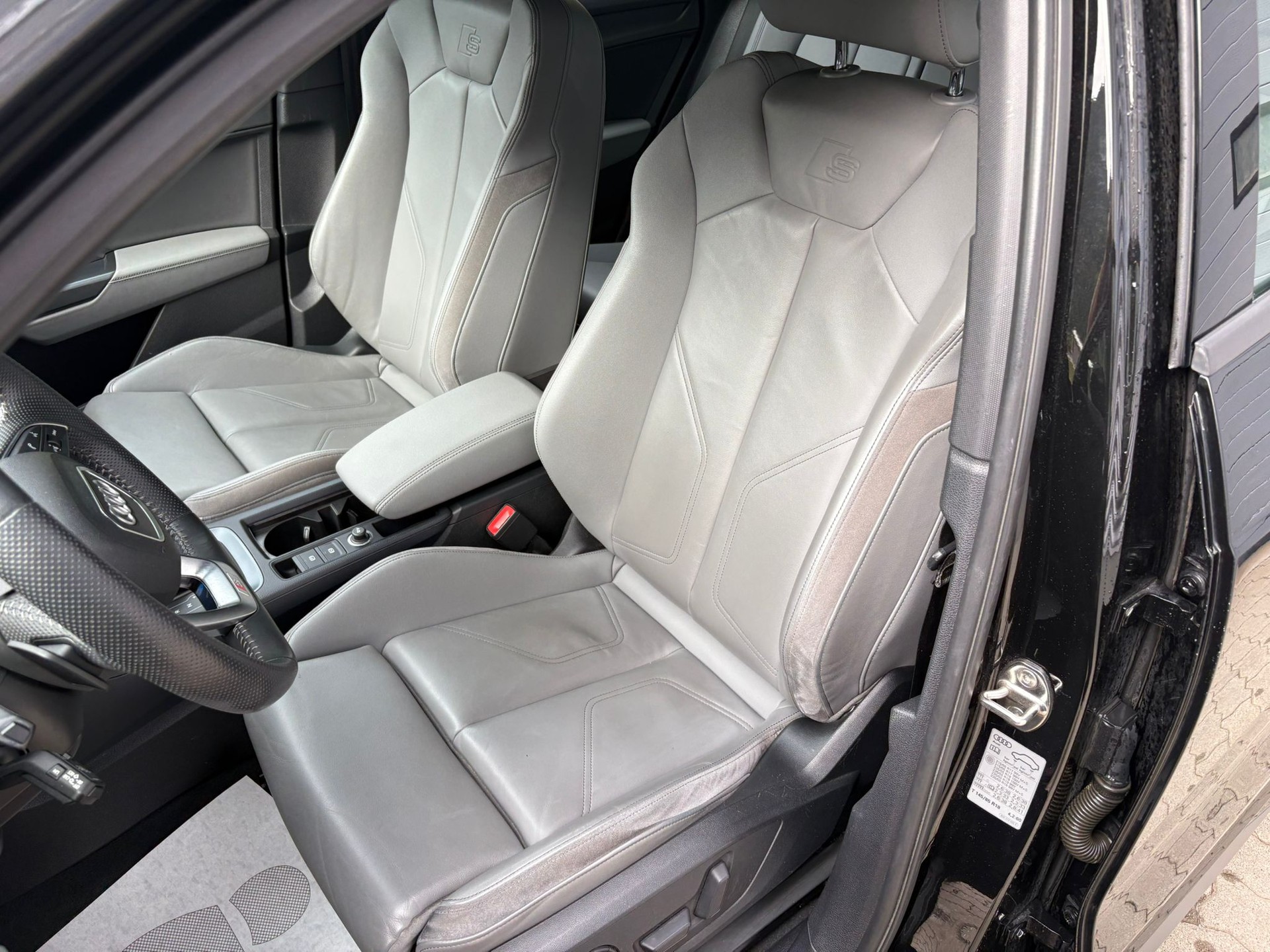 AUDI Q3 40 TFSI S line quattro S-tronic-image-6