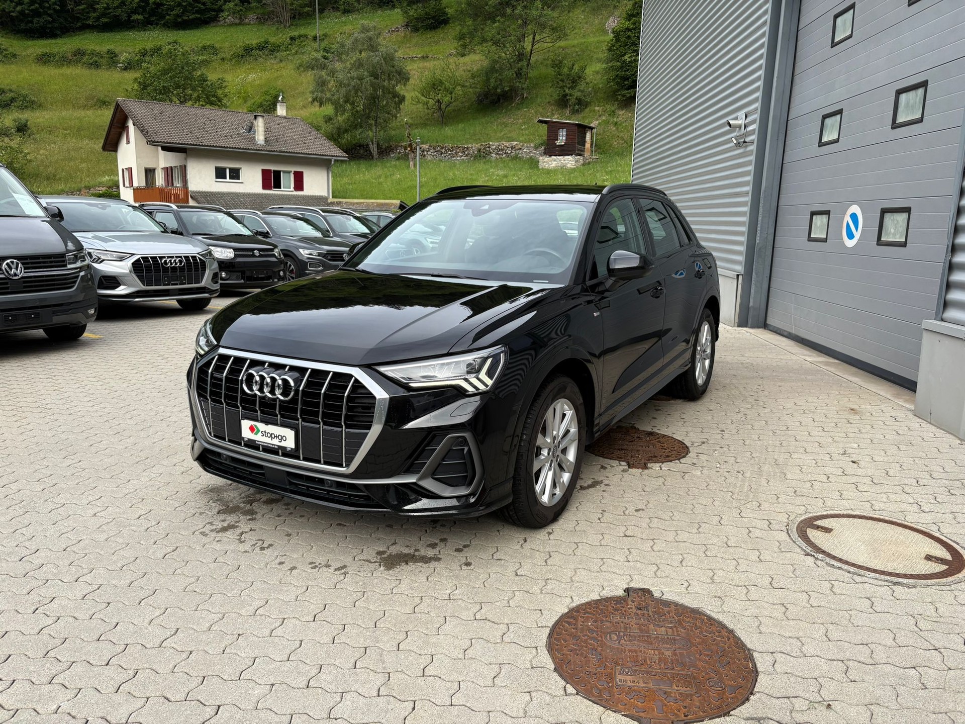 AUDI Q3 40 TFSI S line quattro S-tronic-image-1