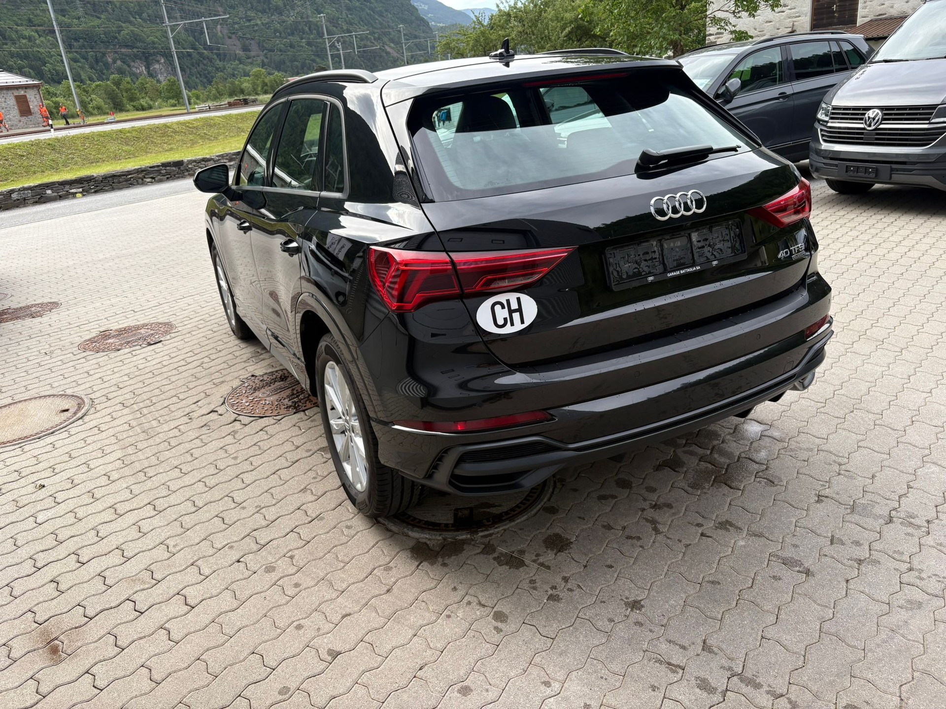AUDI Q3 40 TFSI S line quattro S-tronic-image-3