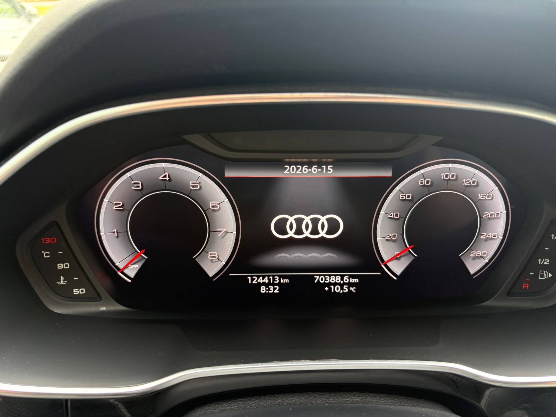 AUDI Q3 40 TFSI S line quattro S-tronic-image-8