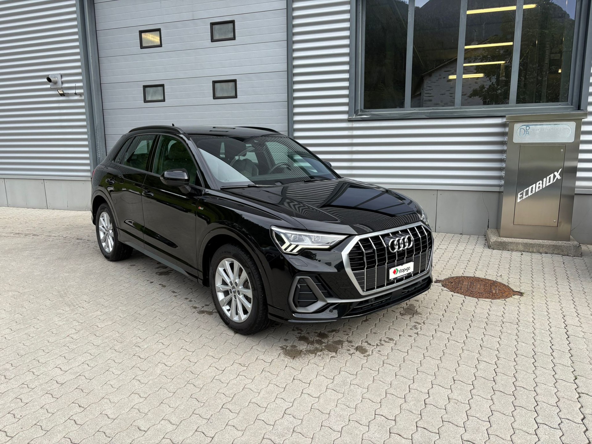 AUDI Q3 40 TFSI S line quattro S-tronic-image-0