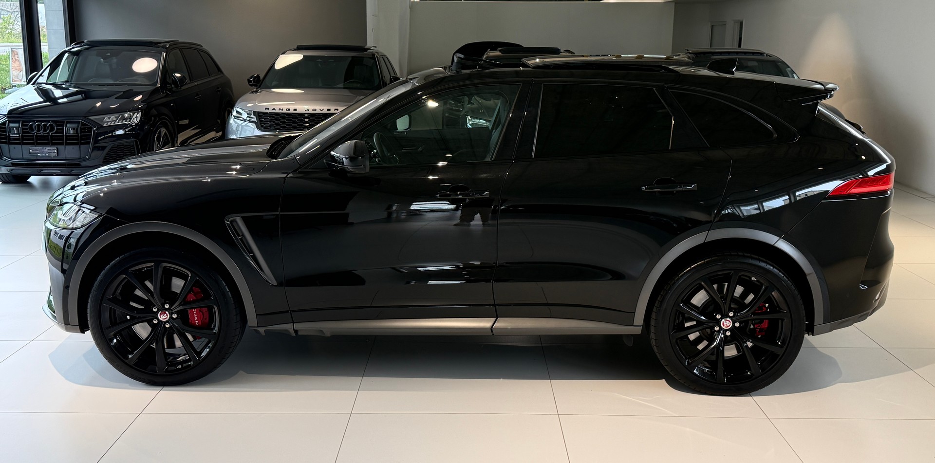 JAGUAR F-Pace 5.0 V8 SVR AWD Automatik ***CH-Fahrzeug aus 1. Hand***NP. Fr. 135'900.-***SVR-Sportsitze***All-Black***-image-7