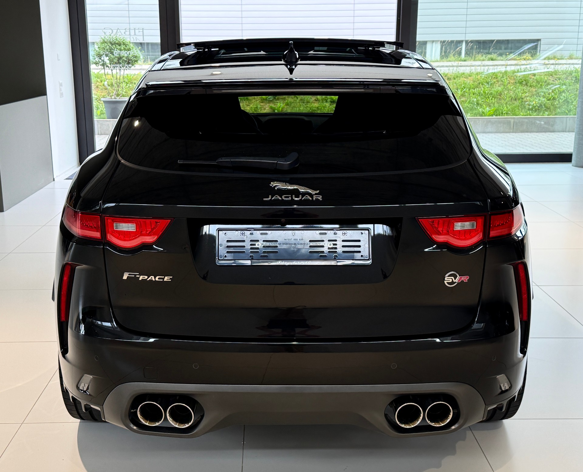 JAGUAR F-Pace 5.0 V8 SVR AWD Automatik ***CH-Fahrzeug aus 1. Hand***NP. Fr. 135'900.-***SVR-Sportsitze***All-Black***-image-42