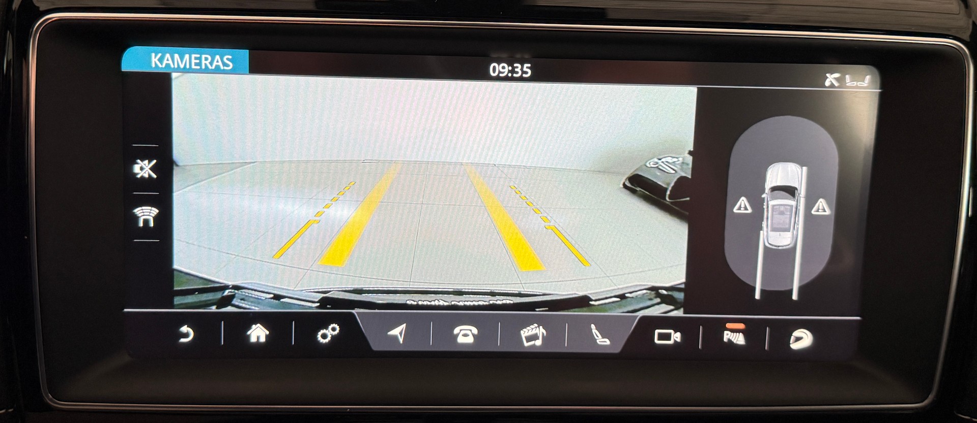 JAGUAR F-Pace 5.0 V8 SVR AWD Automatik ***CH-Fahrzeug aus 1. Hand***NP. Fr. 135'900.-***SVR-Sportsitze***All-Black***-image-31