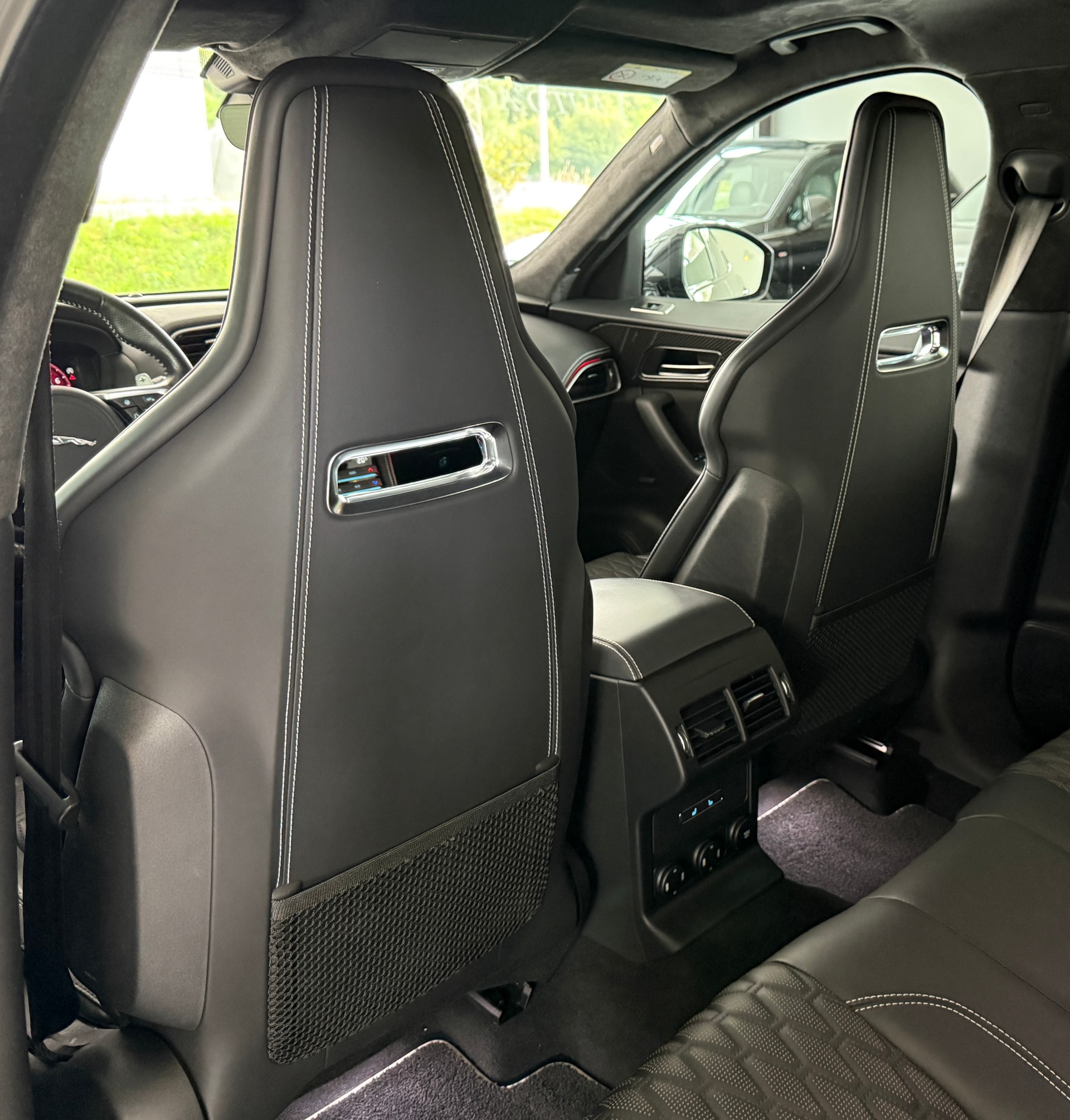 JAGUAR F-Pace 5.0 V8 SVR AWD Automatik ***CH-Fahrzeug aus 1. Hand***NP. Fr. 135'900.-***SVR-Sportsitze***All-Black***-image-36