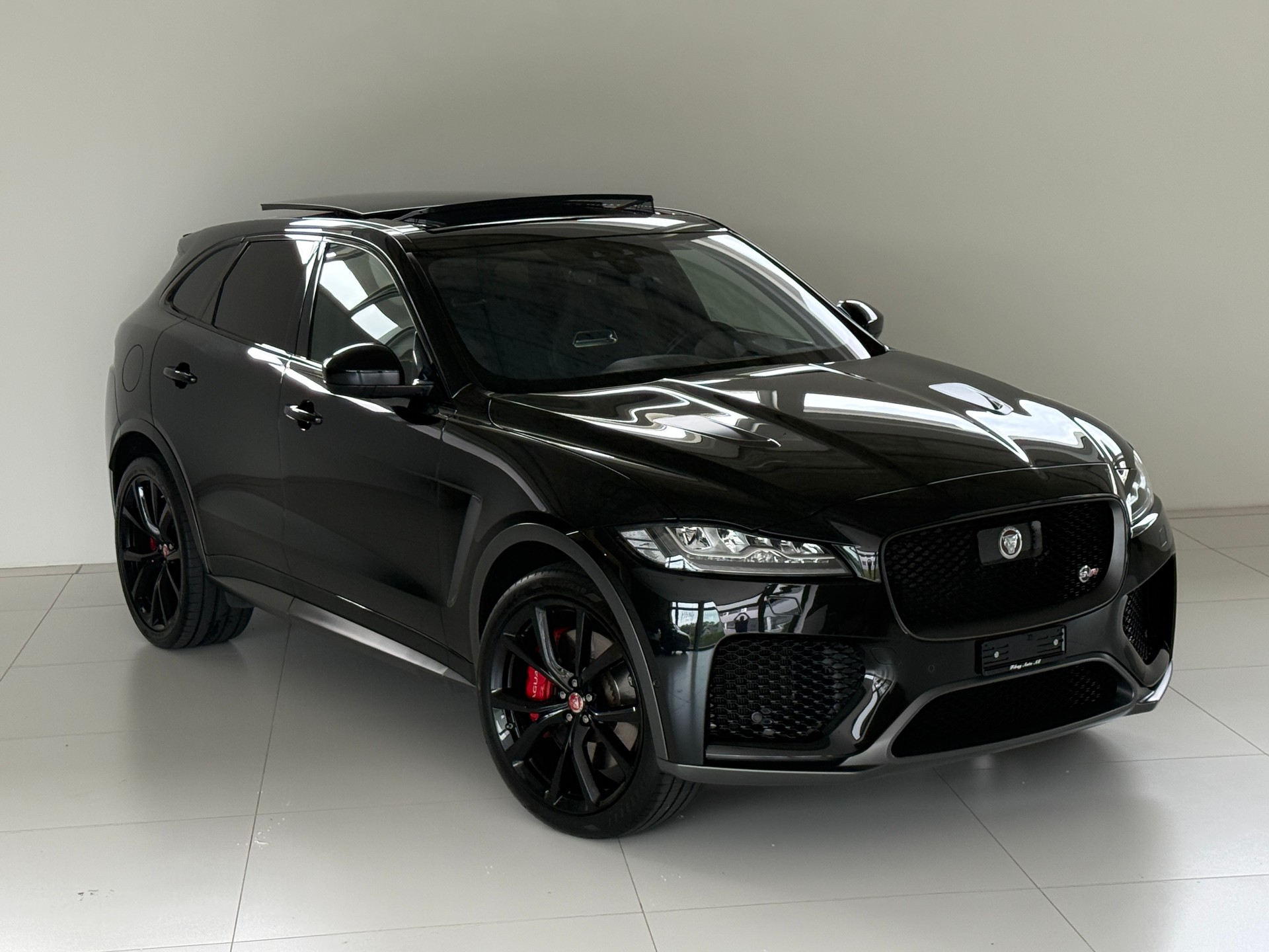 JAGUAR F-Pace 5.0 V8 SVR AWD Automatik ***CH-Fahrzeug aus 1. Hand***NP. Fr. 135'900.-***SVR-Sportsitze***All-Black***-image-50