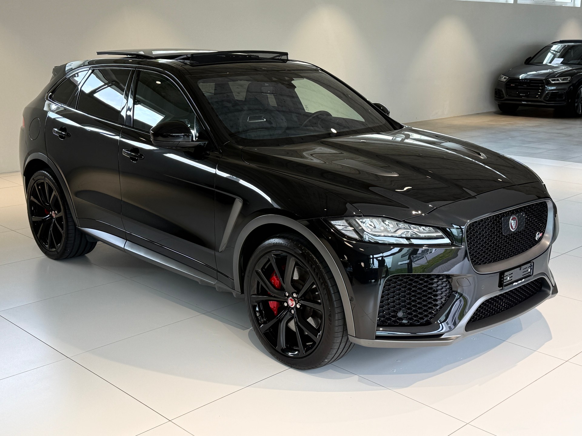 JAGUAR F-Pace 5.0 V8 SVR AWD Automatik ***CH-Fahrzeug aus 1. Hand***NP. Fr. 135'900.-***SVR-Sportsitze***All-Black***-image-48