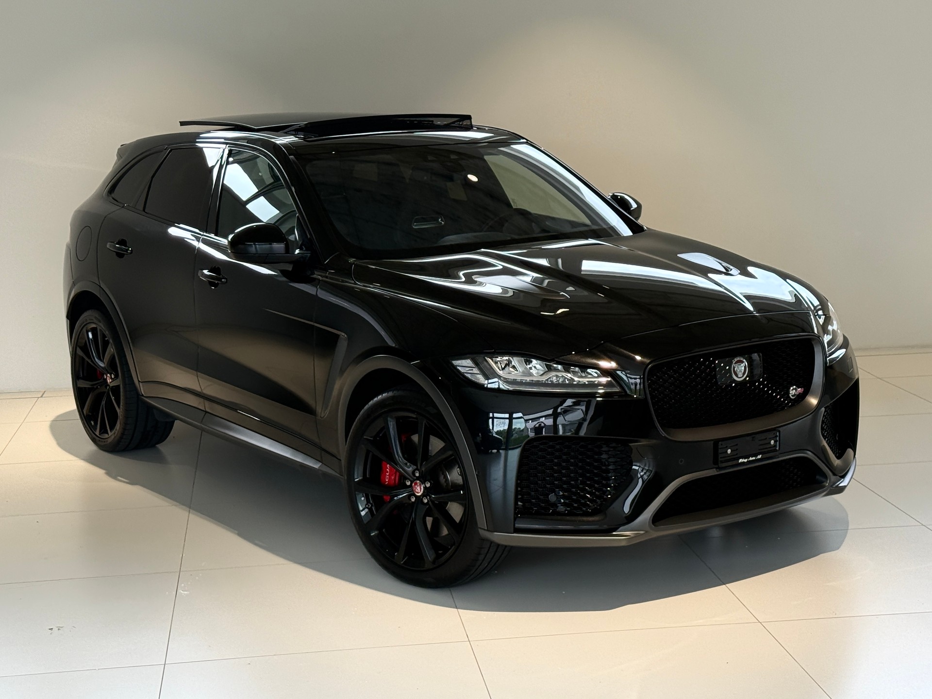 JAGUAR F-Pace 5.0 V8 SVR AWD Automatik ***CH-Fahrzeug aus 1. Hand***NP. Fr. 135'900.-***SVR-Sportsitze***All-Black***-image-0
