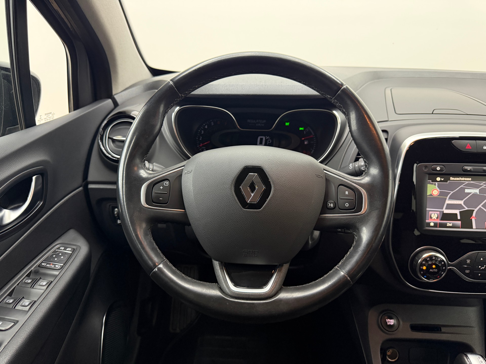 RENAULT Captur 1.3 T 16V Intens EDC-image-24