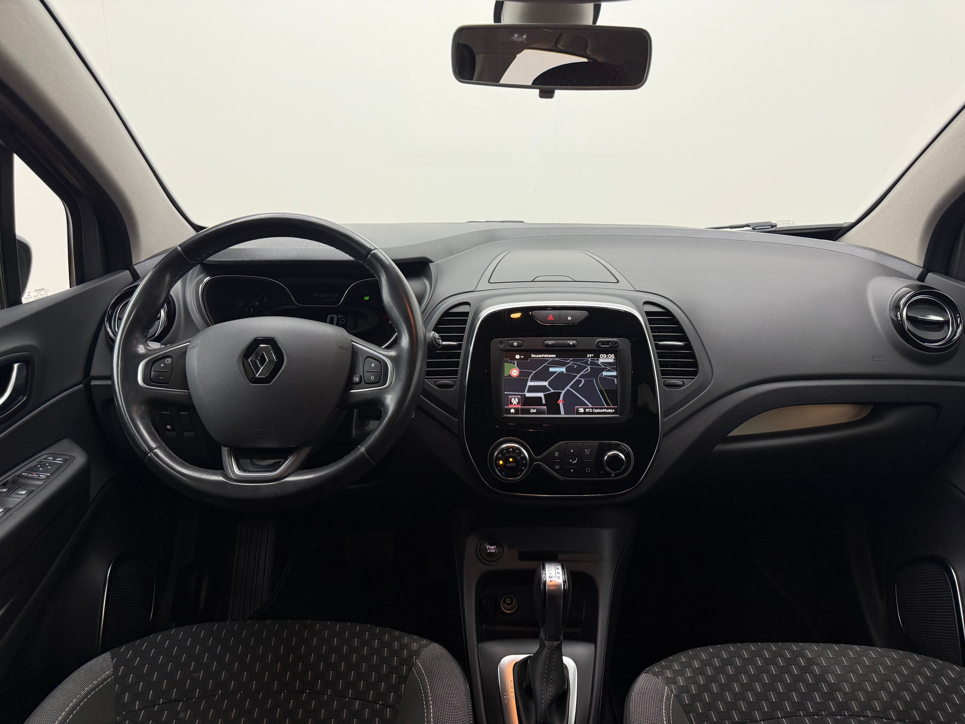 RENAULT Captur 1.3 T 16V Intens EDC-image-23