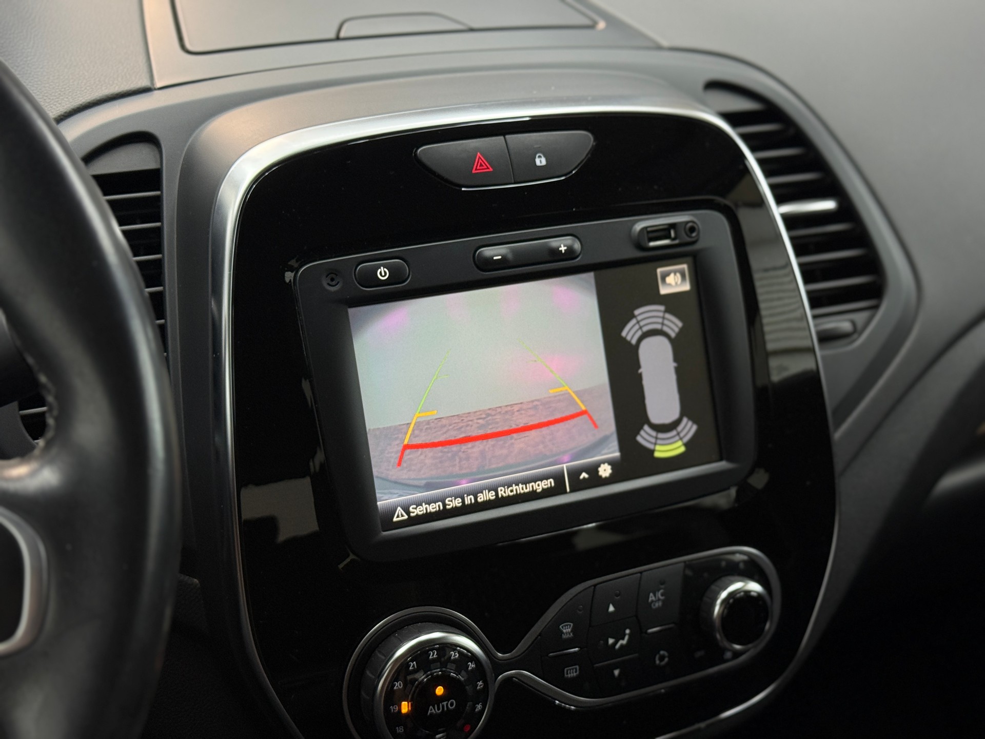 RENAULT Captur 1.3 T 16V Intens EDC-image-27