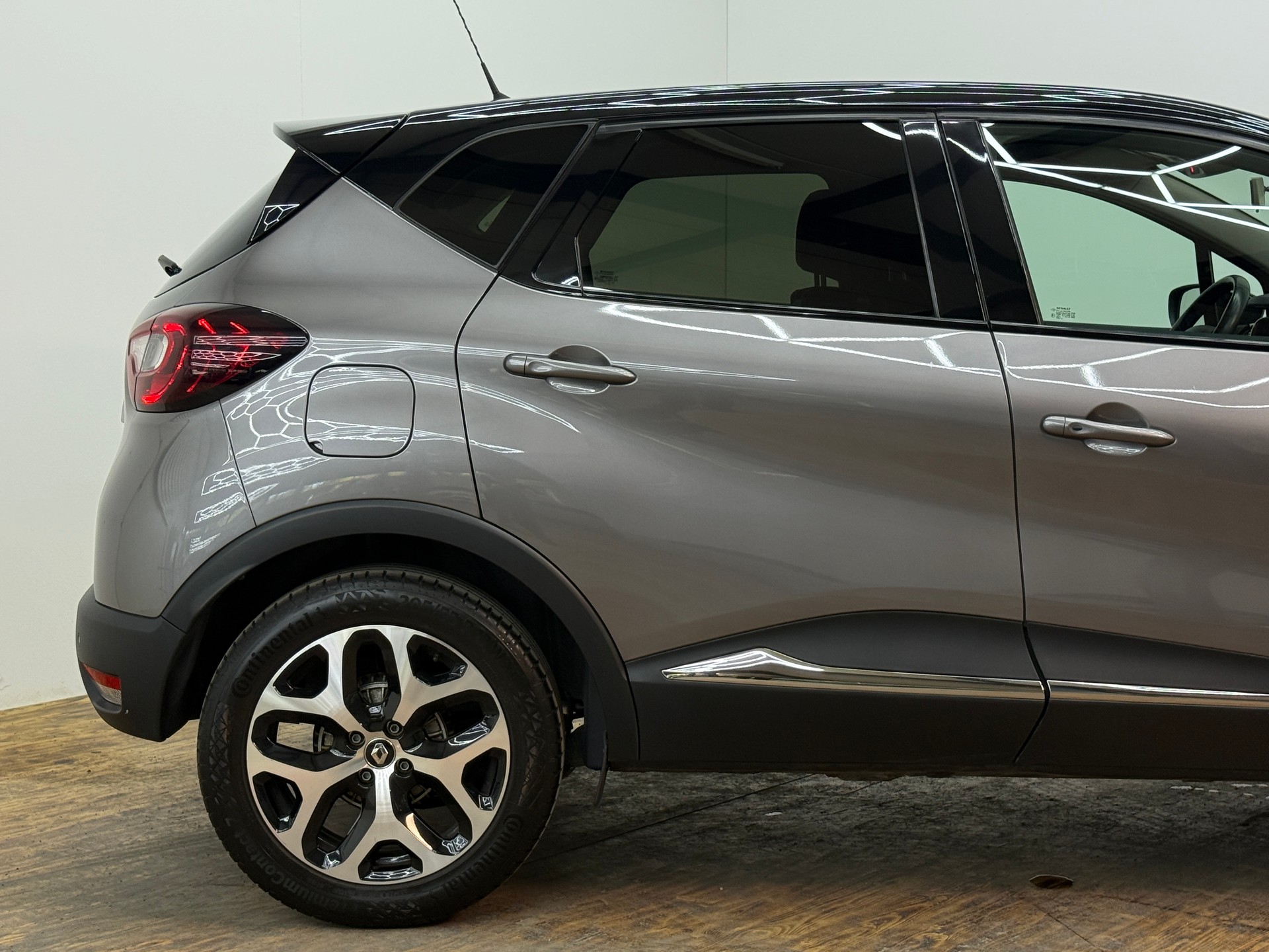 RENAULT Captur 1.3 T 16V Intens EDC-image-13