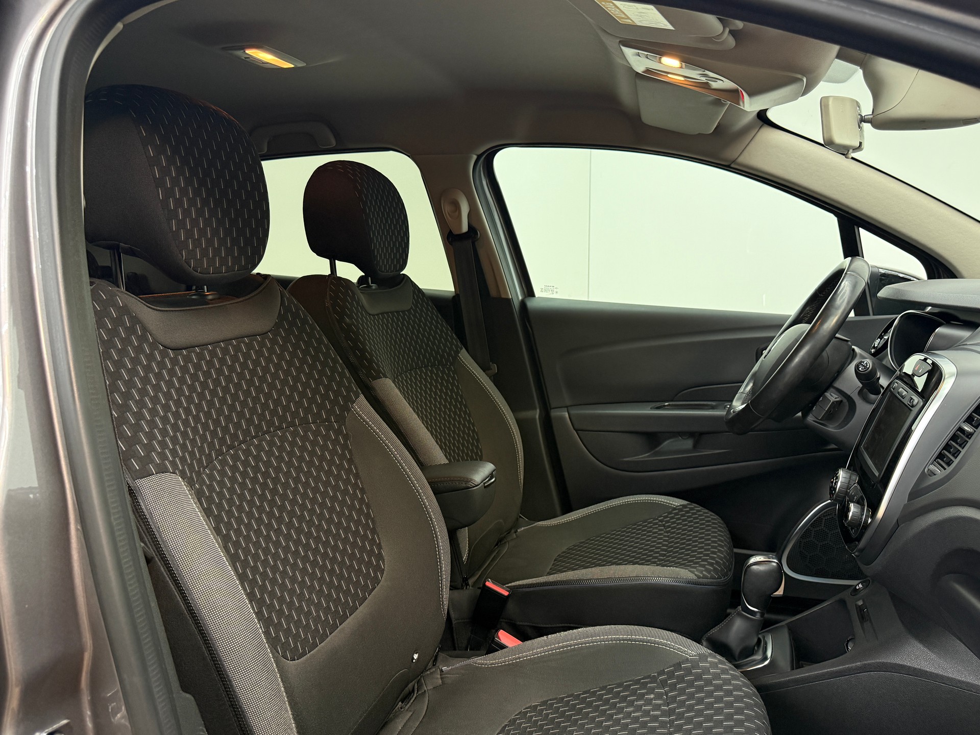 RENAULT Captur 1.3 T 16V Intens EDC-image-19