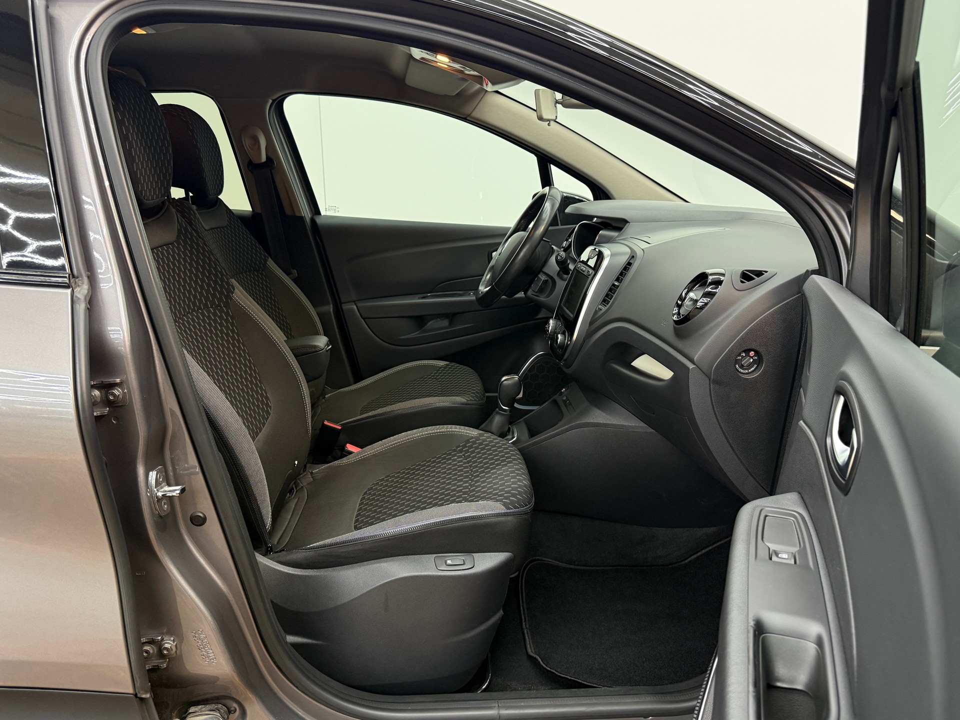 RENAULT Captur 1.3 T 16V Intens EDC-image-18