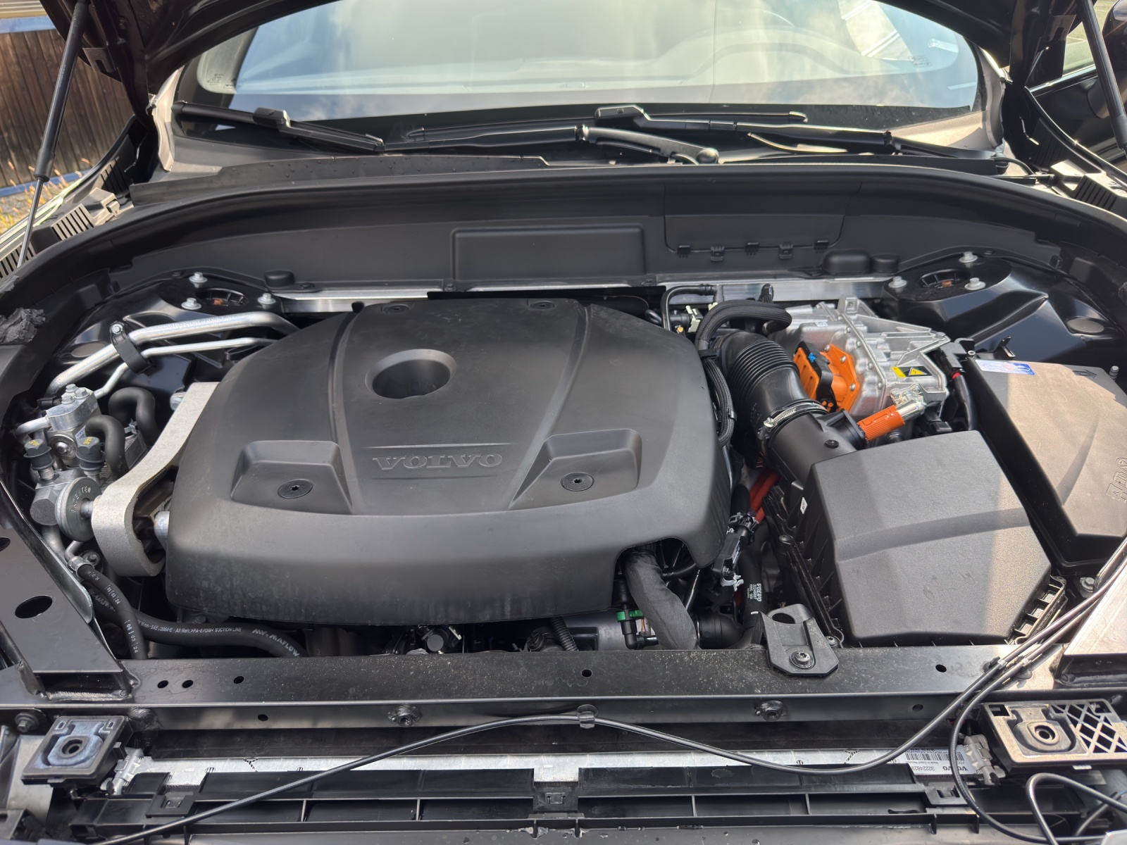 VOLVO XC60 T8 eAWD PluginHybrid Plus Dark Geartronic-image-16