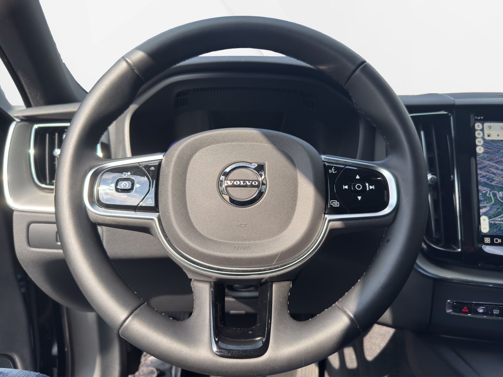 VOLVO XC60 T8 eAWD PluginHybrid Plus Dark Geartronic-image-14