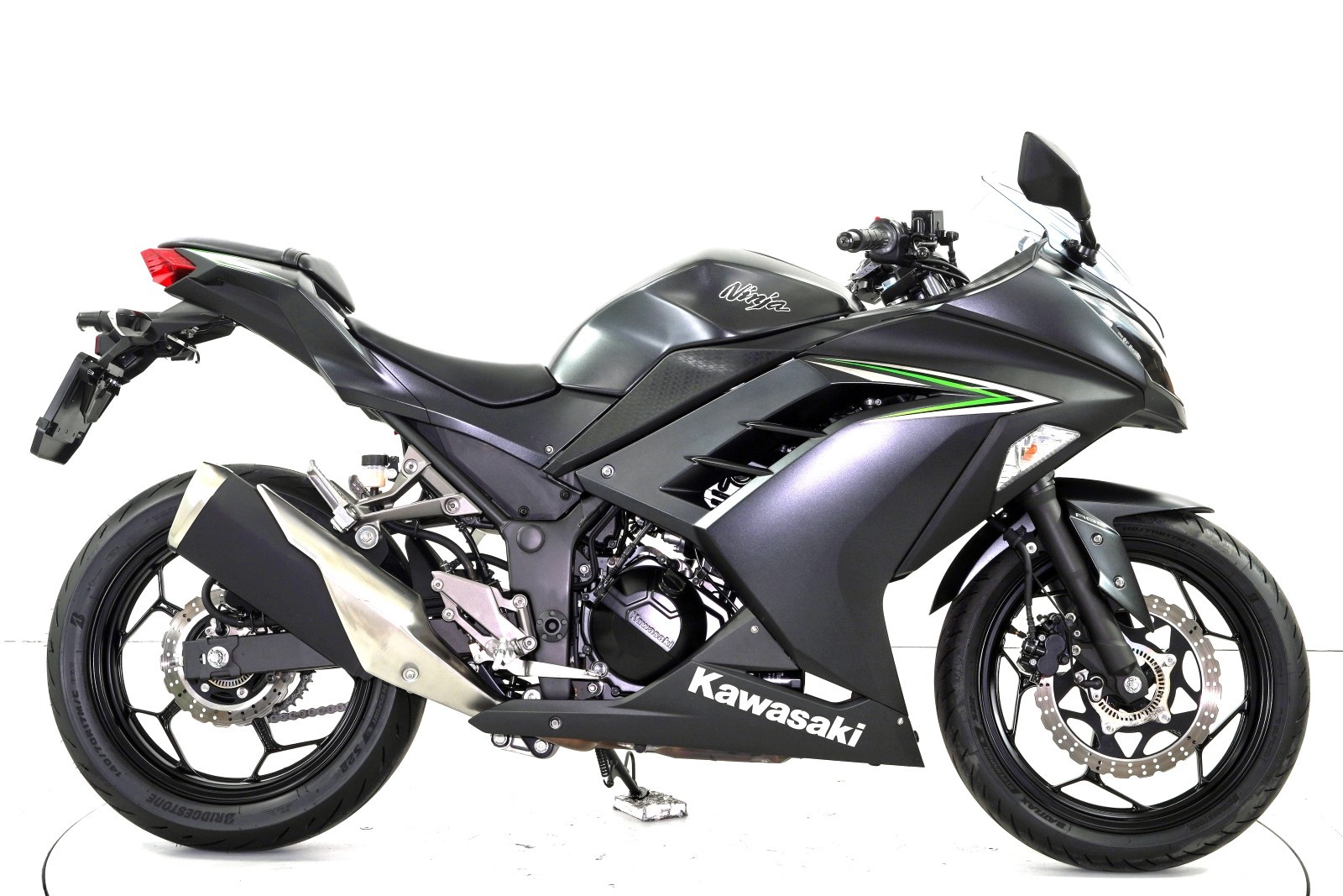 KAWASAKI Ninja 300 ABS-showroom-element-3