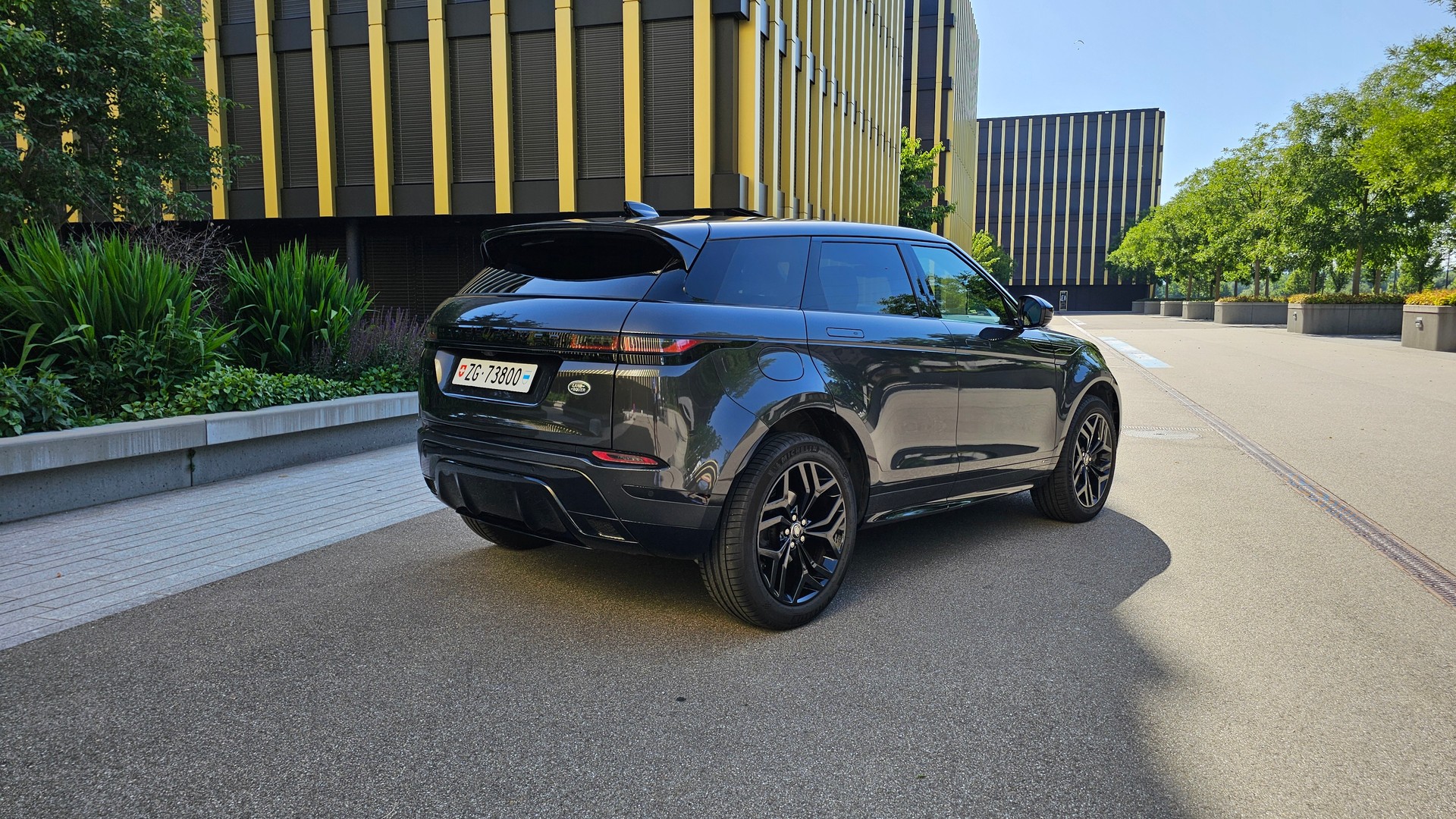 LAND ROVER 2.0 T R-Dynamic S-image-2