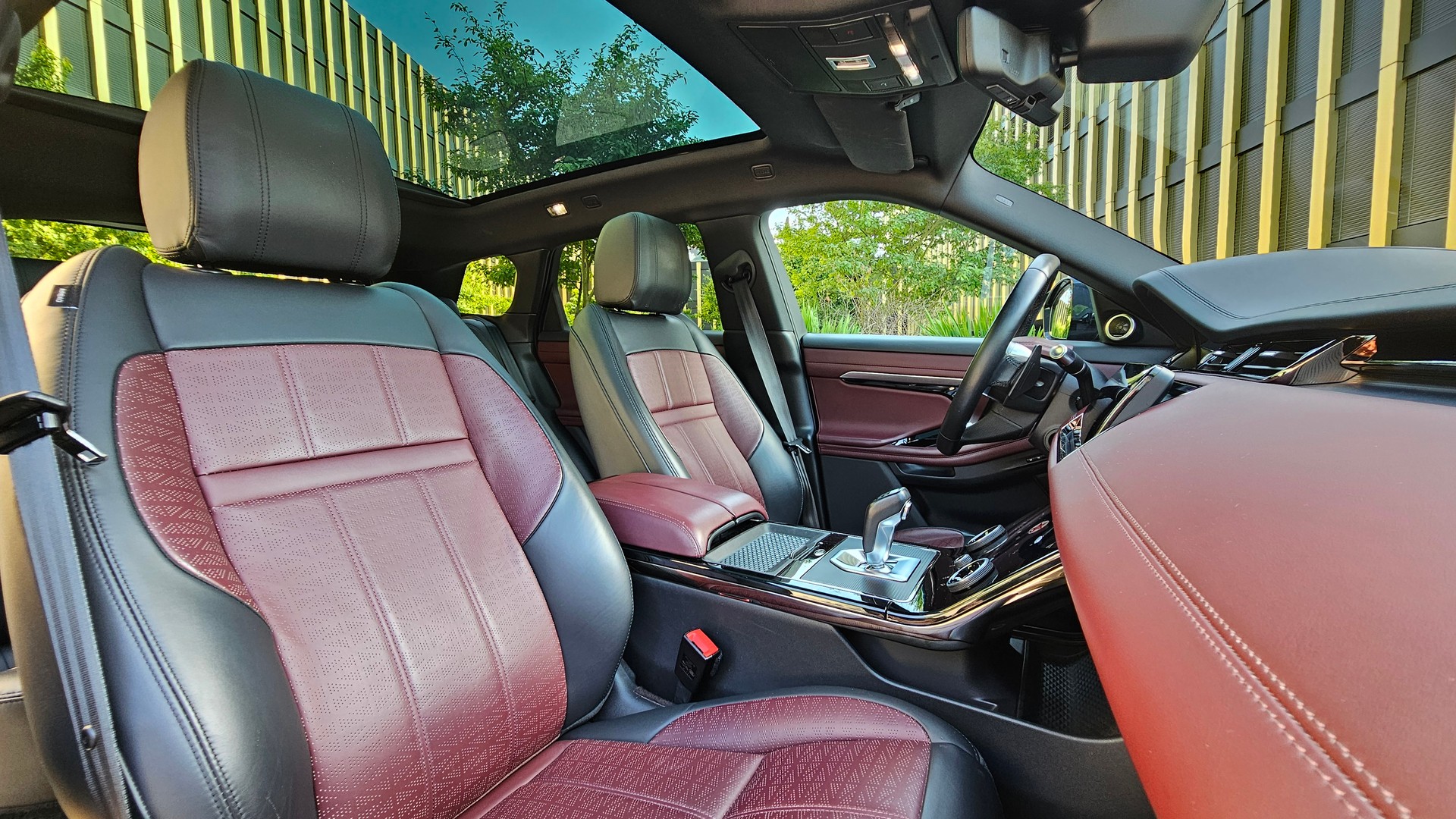 LAND ROVER 2.0 T R-Dynamic S-image-4