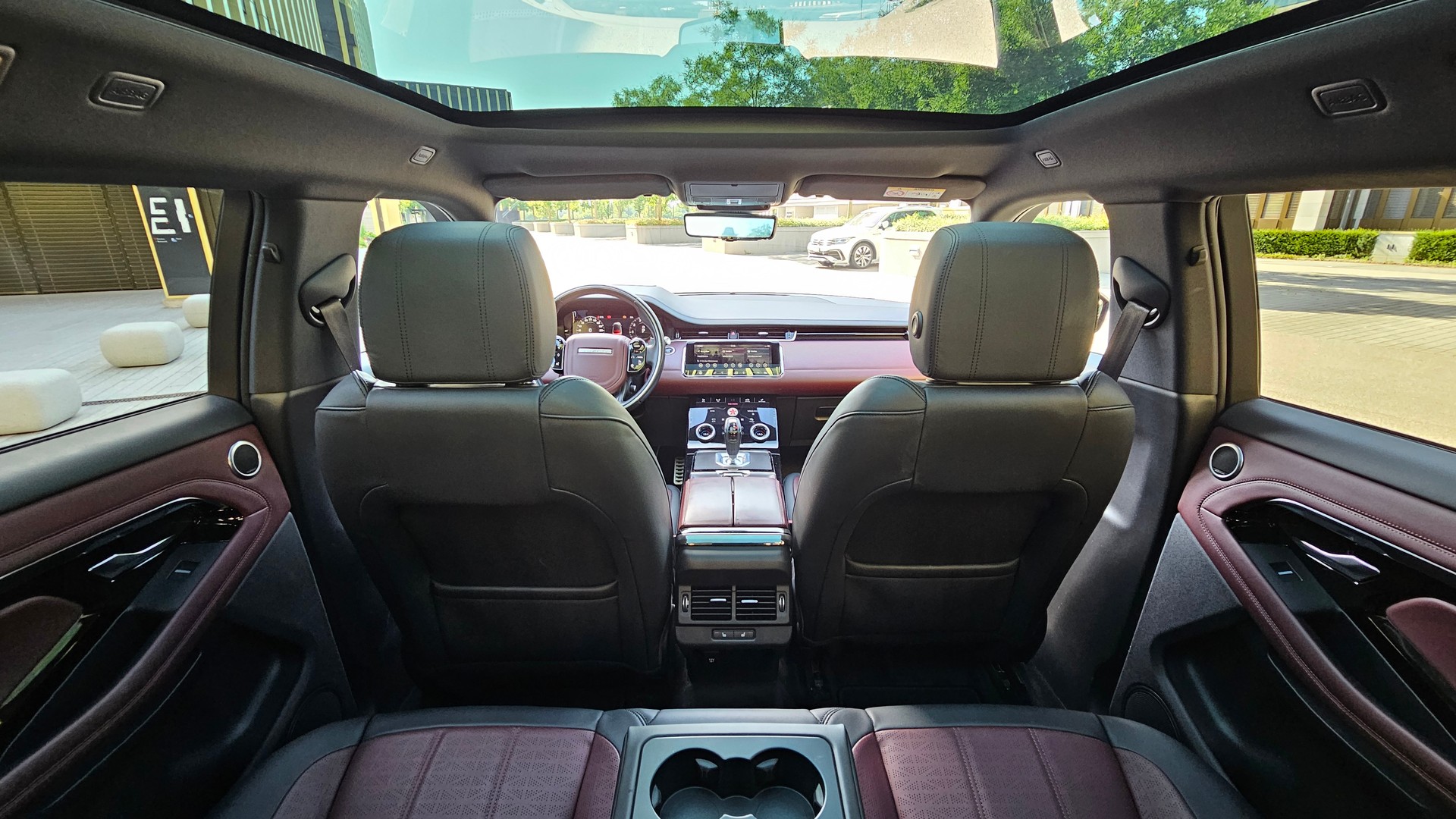 LAND ROVER 2.0 T R-Dynamic S-image-7