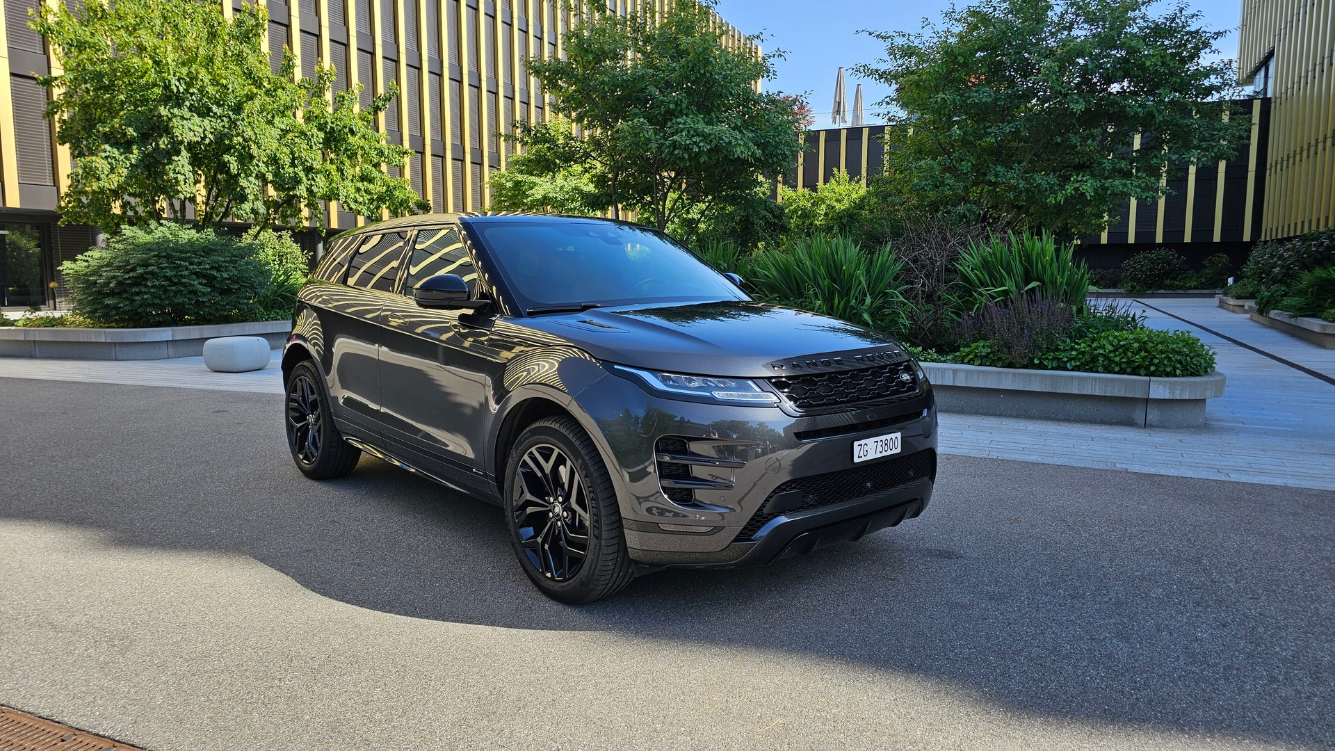 LAND ROVER 2.0 T R-Dynamic S-image-0