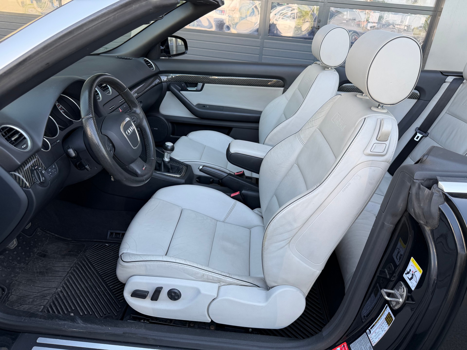 AUDI RS4 Cabriolet 4.2 V8 quattro-image-14