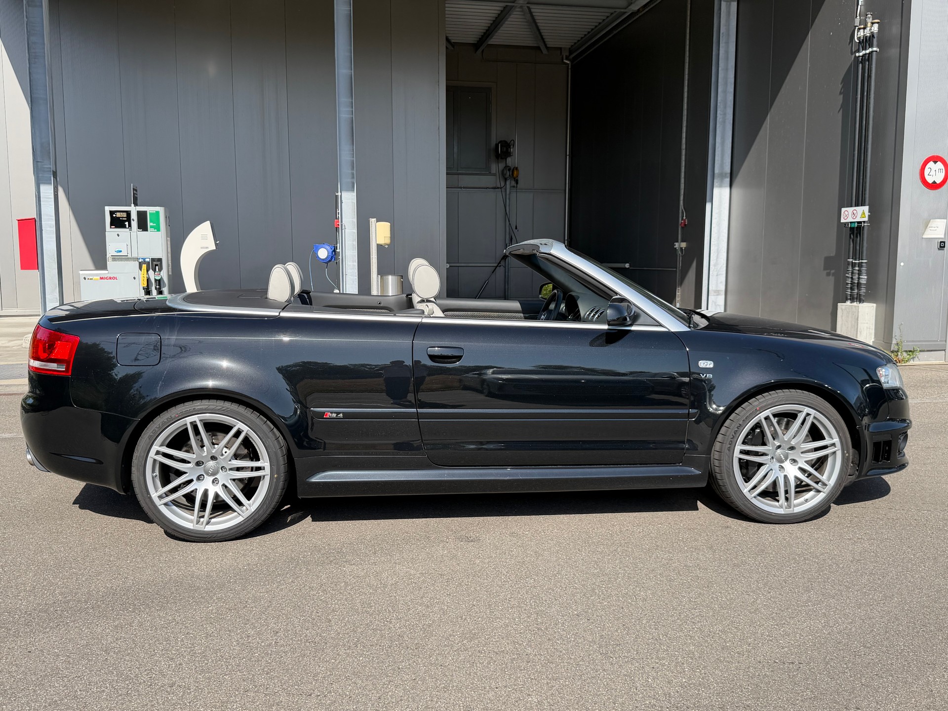 AUDI RS4 Cabriolet 4.2 V8 quattro-image-4