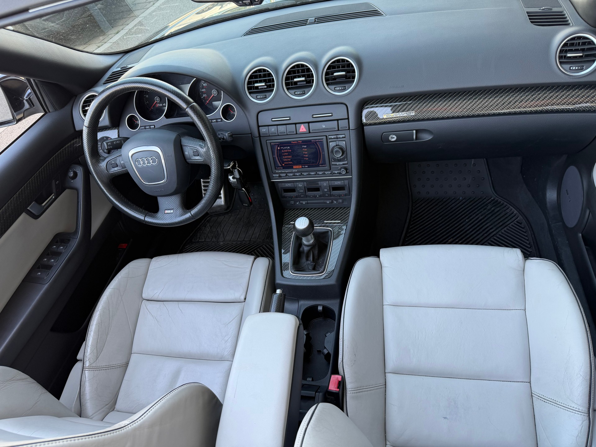 AUDI RS4 Cabriolet 4.2 V8 quattro-image-11