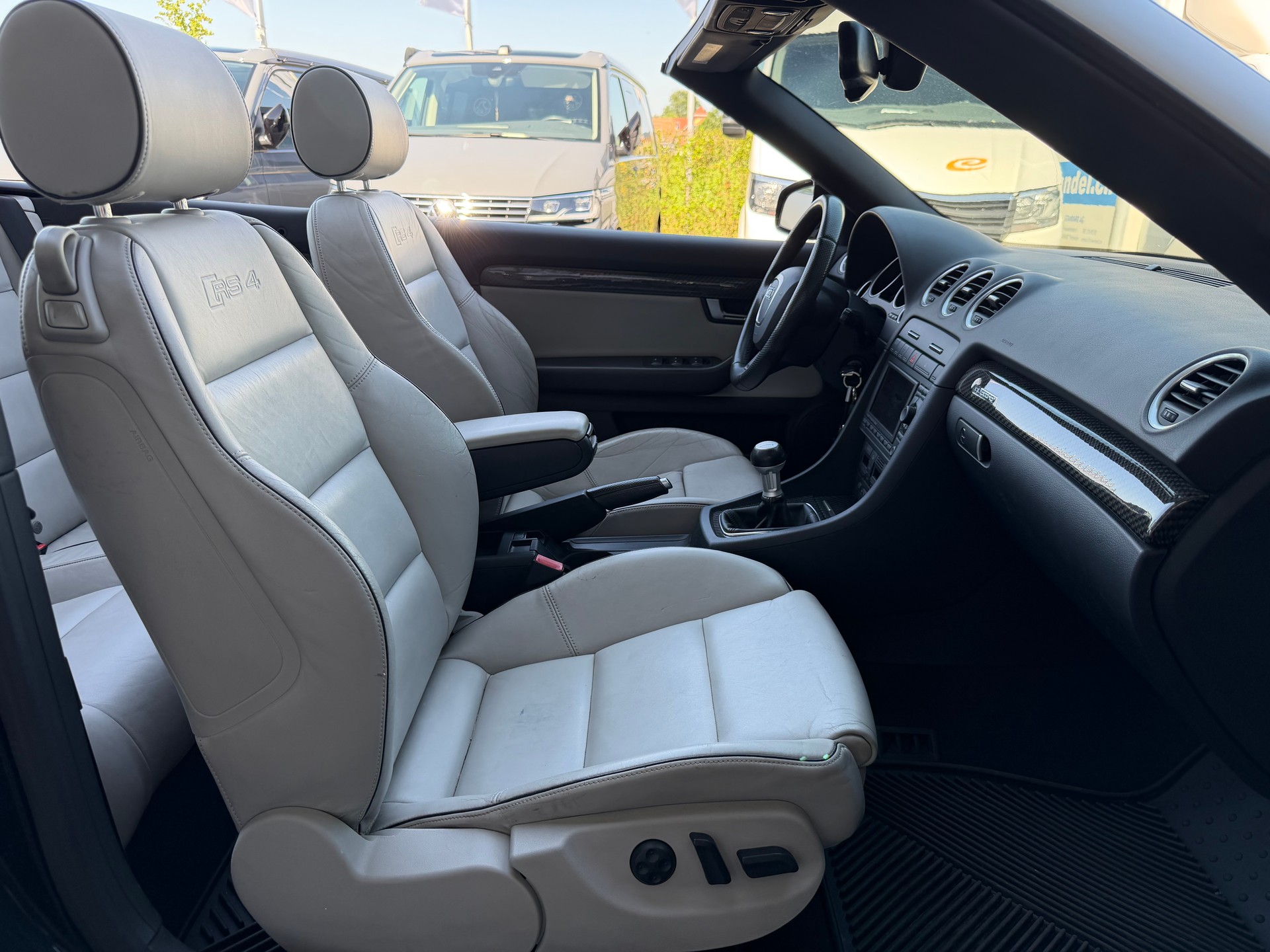 AUDI RS4 Cabriolet 4.2 V8 quattro-image-13