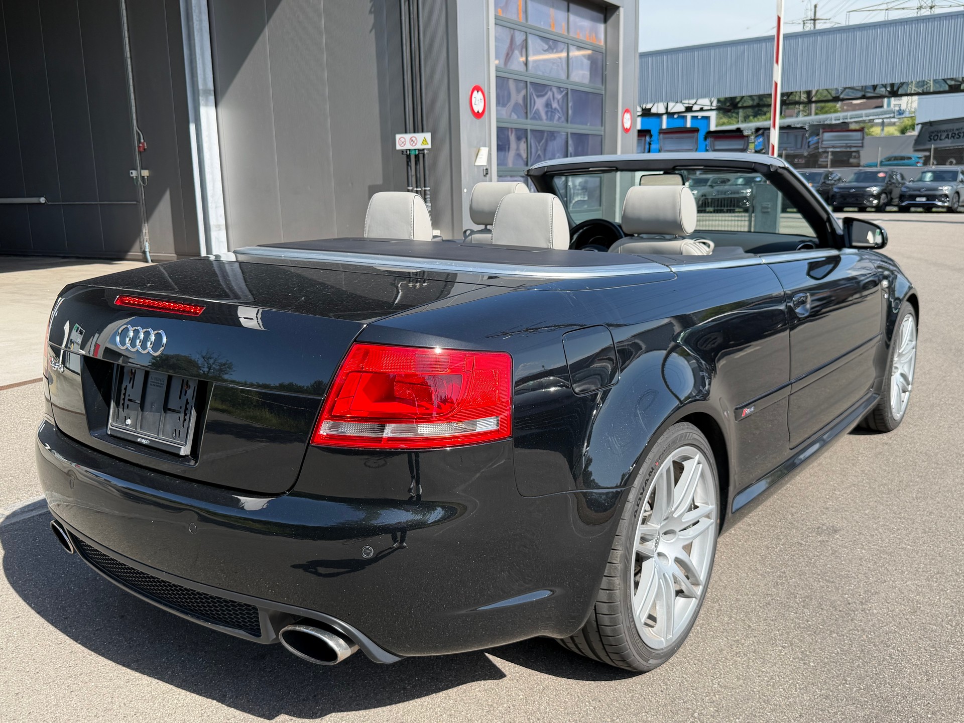 AUDI RS4 Cabriolet 4.2 V8 quattro-image-3