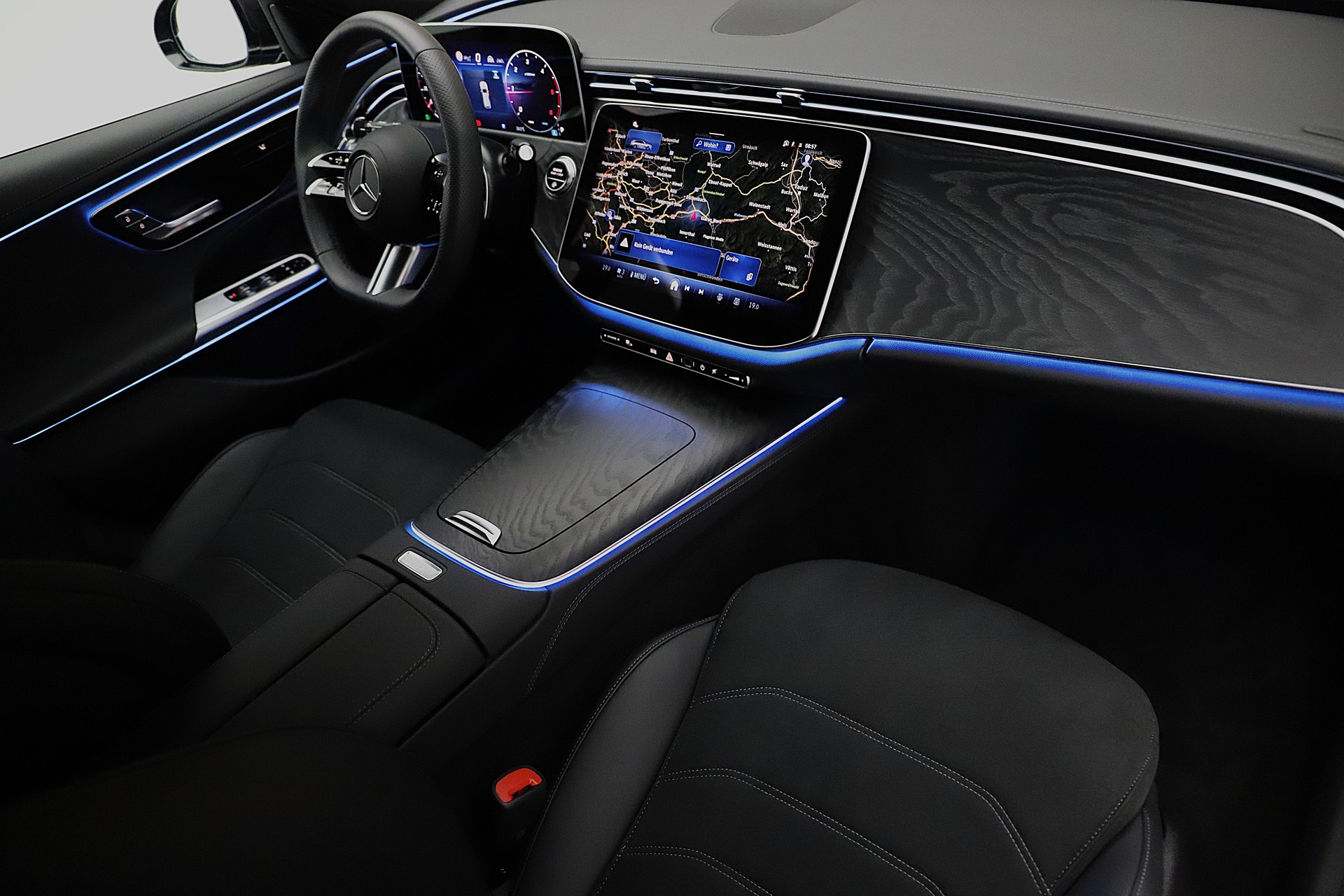 MERCEDES-BENZ E 220 d T 9G-Tronic AMG Line Advance-image-6