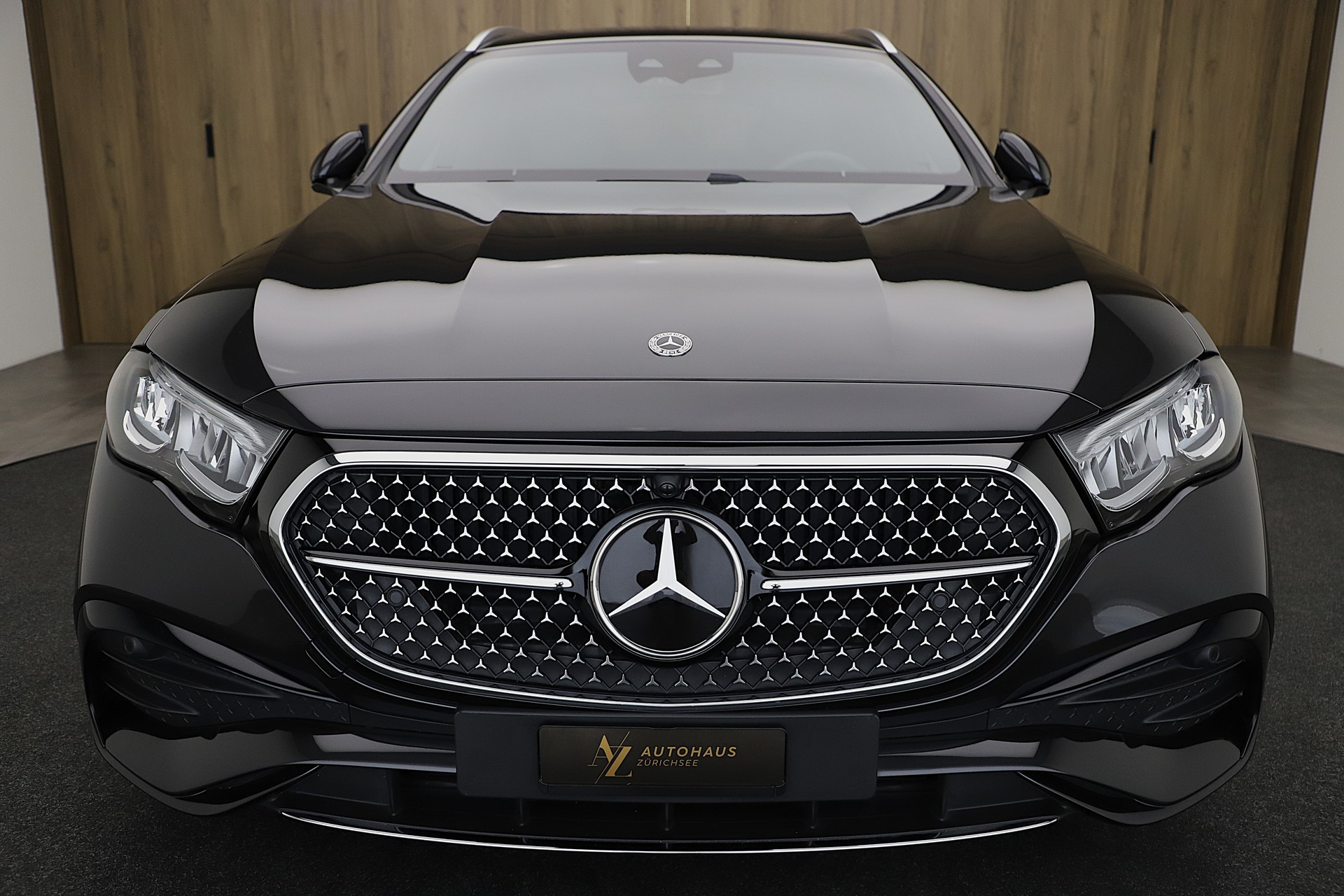 MERCEDES-BENZ E 220 d T 9G-Tronic AMG Line Advance-image-1