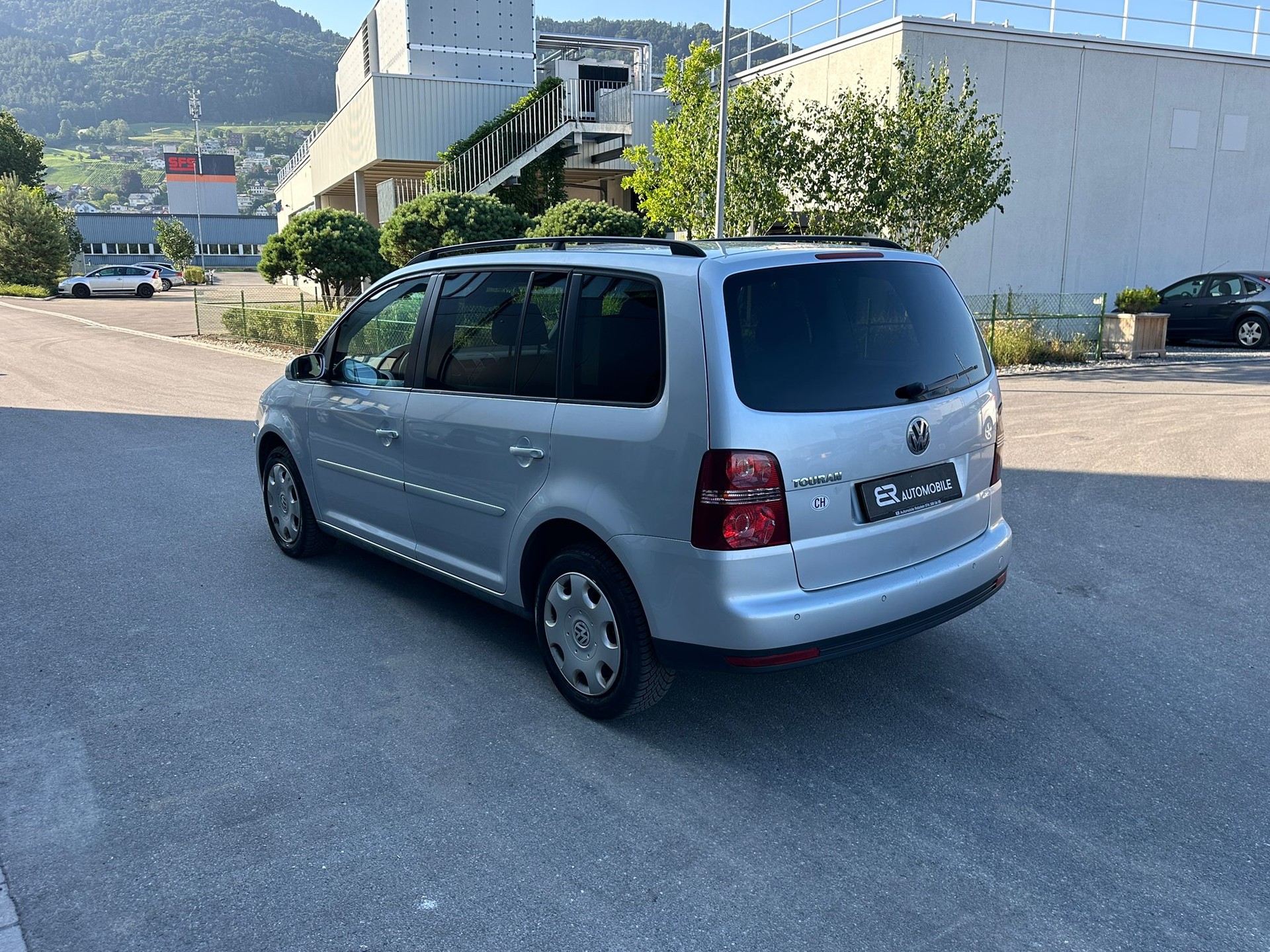VW Touran 2.0 TDI Trendline-image-3
