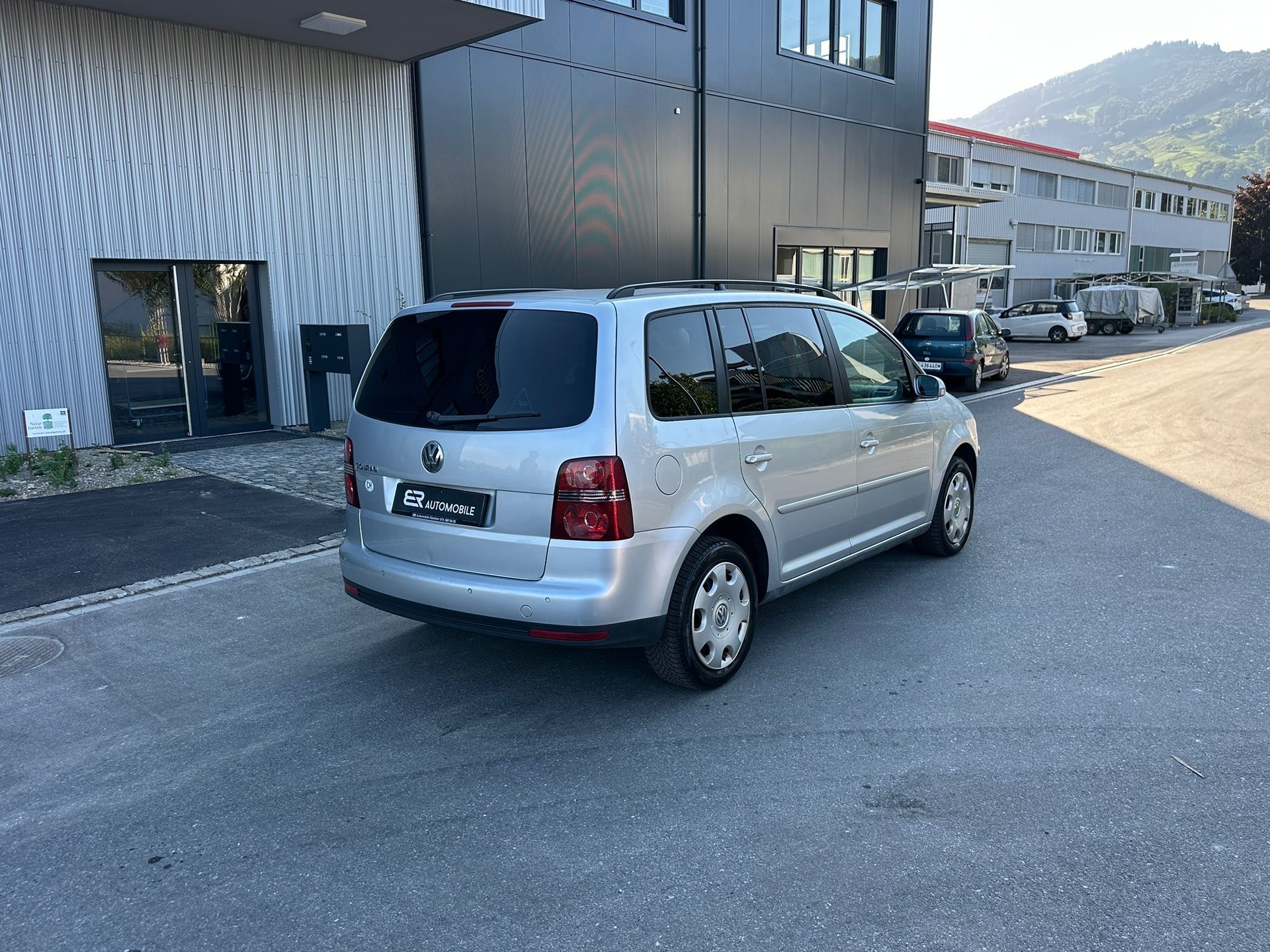 VW Touran 2.0 TDI Trendline-image-2