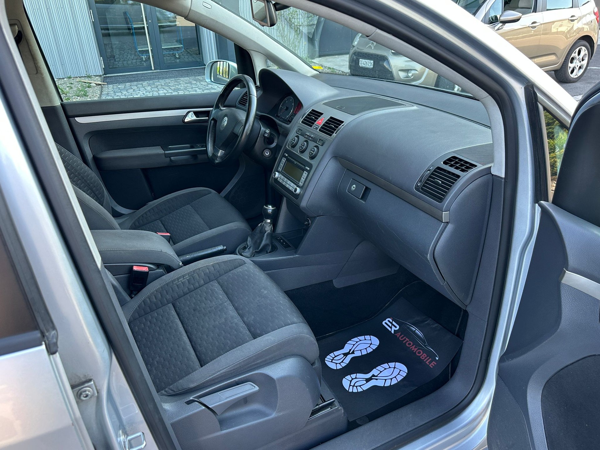 VW Touran 2.0 TDI Trendline-image-11