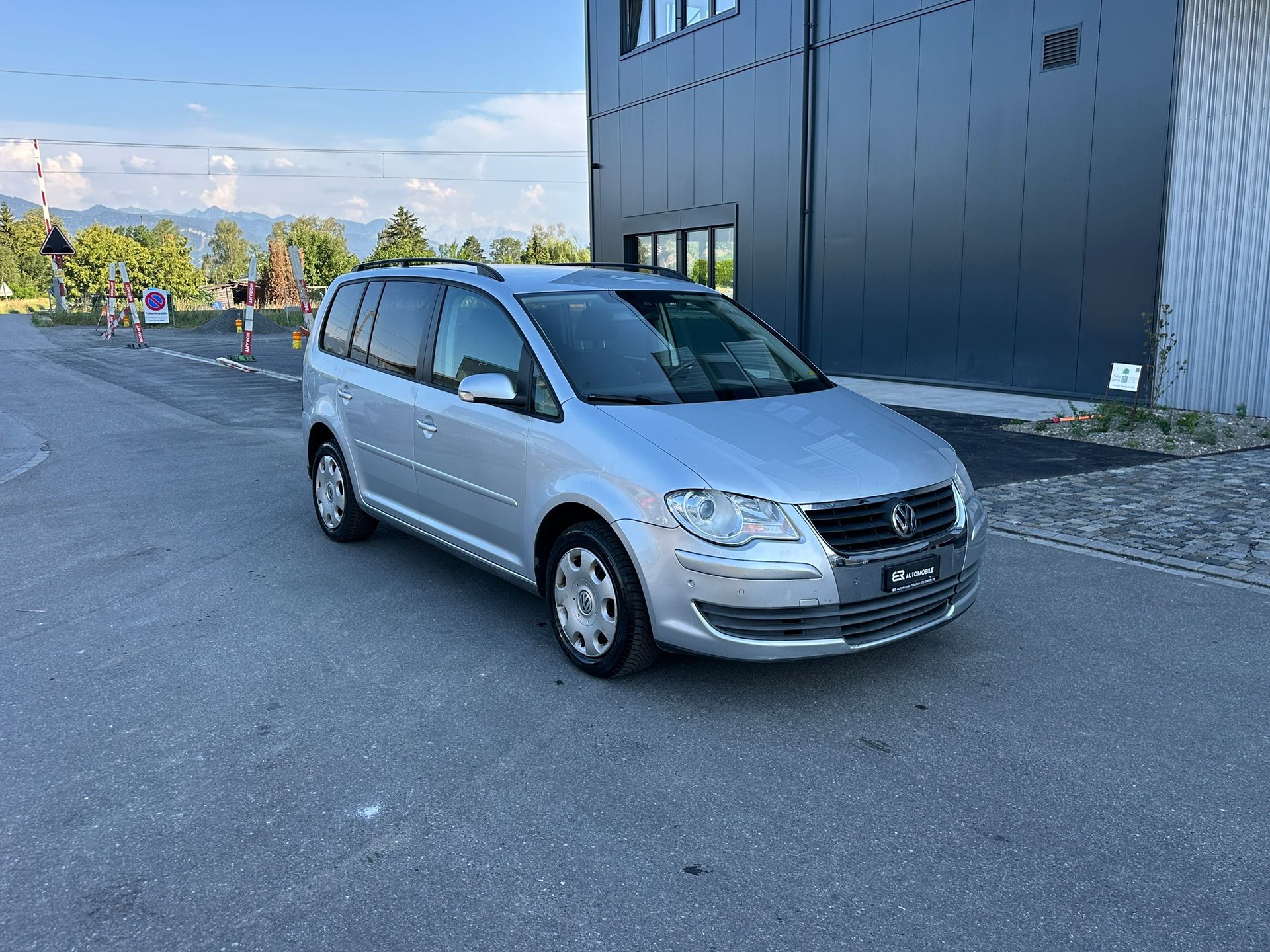 VW Touran 2.0 TDI Trendline-image-1