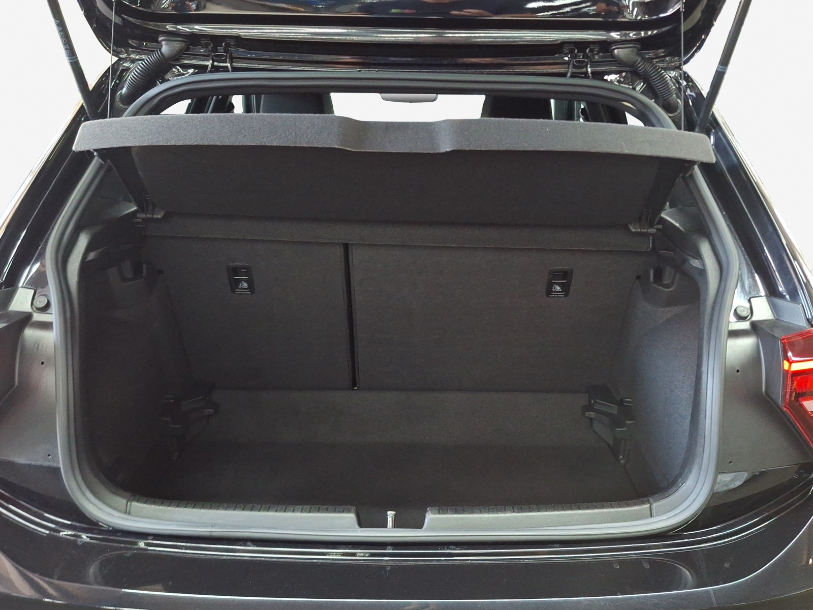 VW Polo 1.0 TSI R-Line DSG-image-12