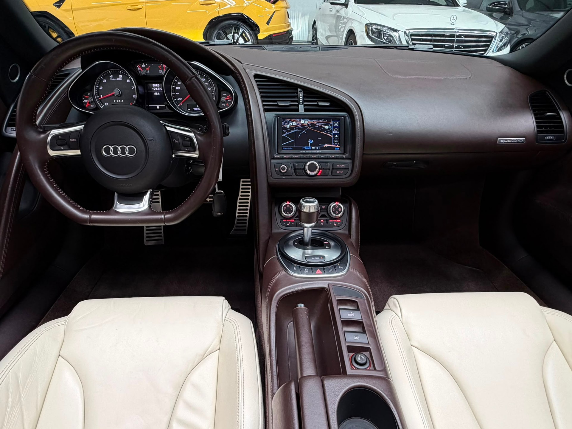 AUDI R8 Spyder 4.2 R-Tronic-image-16