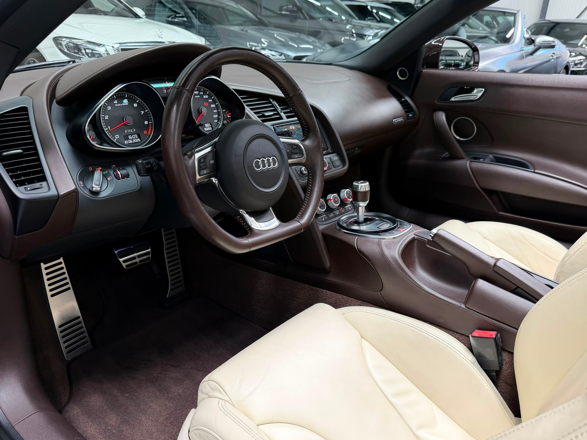AUDI R8 Spyder 4.2 R-Tronic-image-21