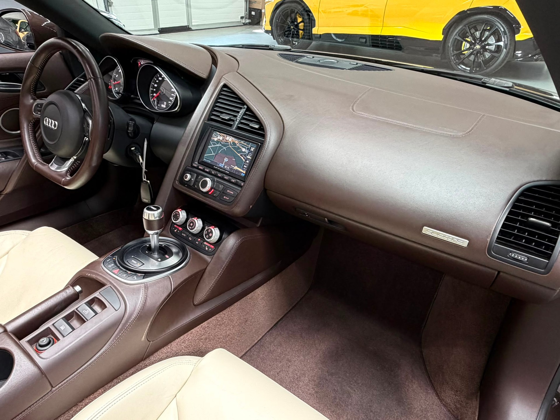 AUDI R8 Spyder 4.2 R-Tronic-image-25