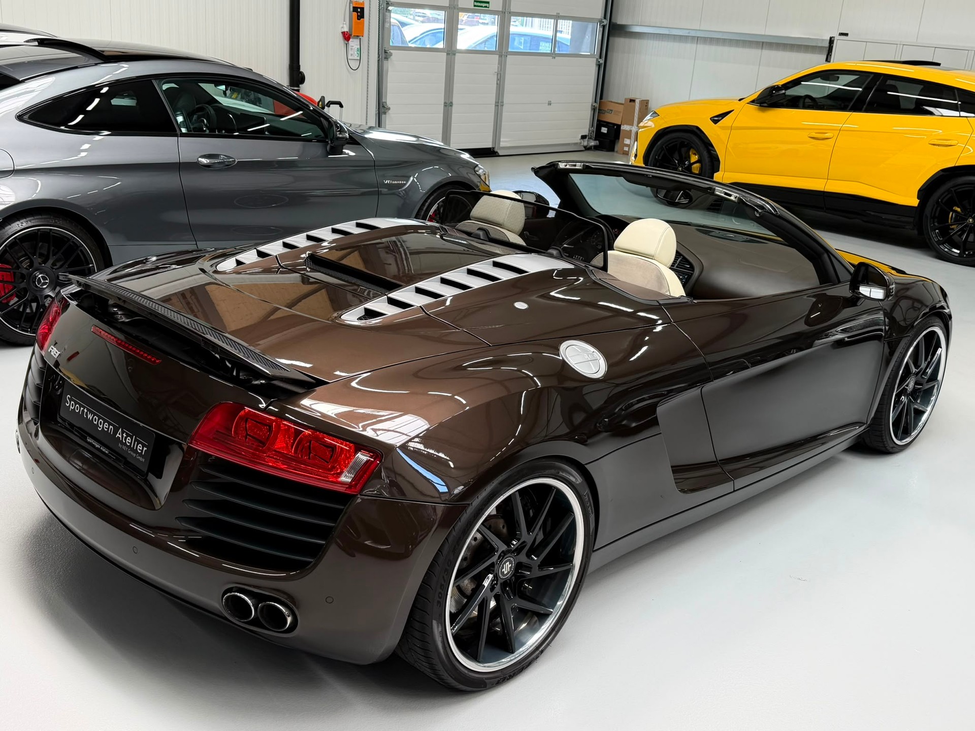 AUDI R8 Spyder 4.2 R-Tronic-image-10