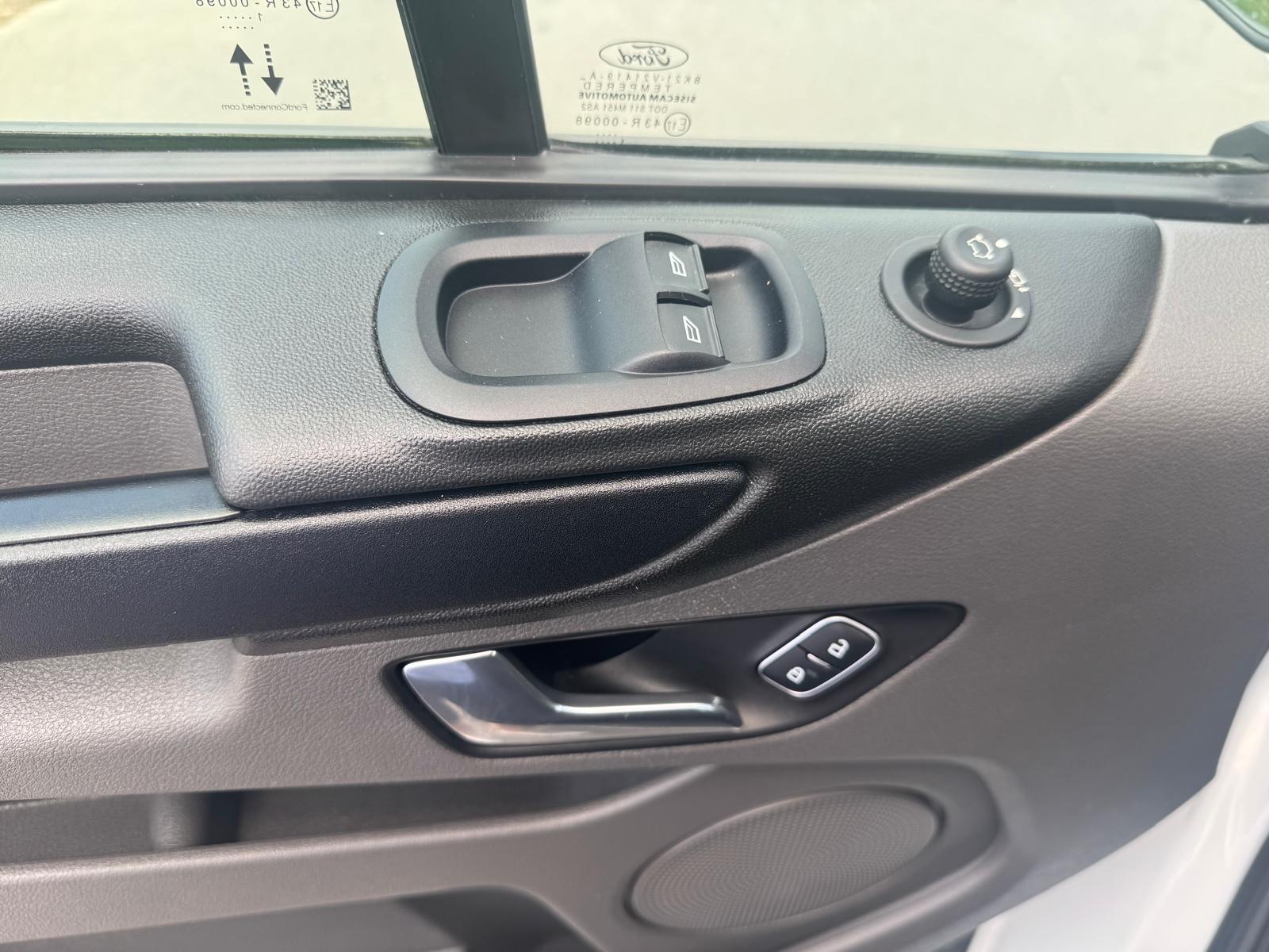 FORD Transit Custom Van 300 L1H1 Trend A-image-8