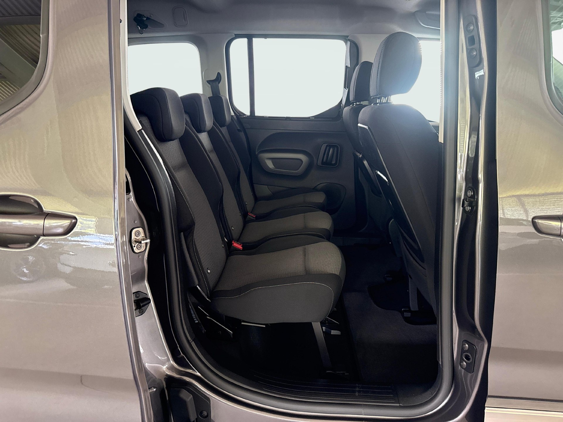 TOYOTA Proace City Verso L2 1.5 HDi 130 Trend-image-9