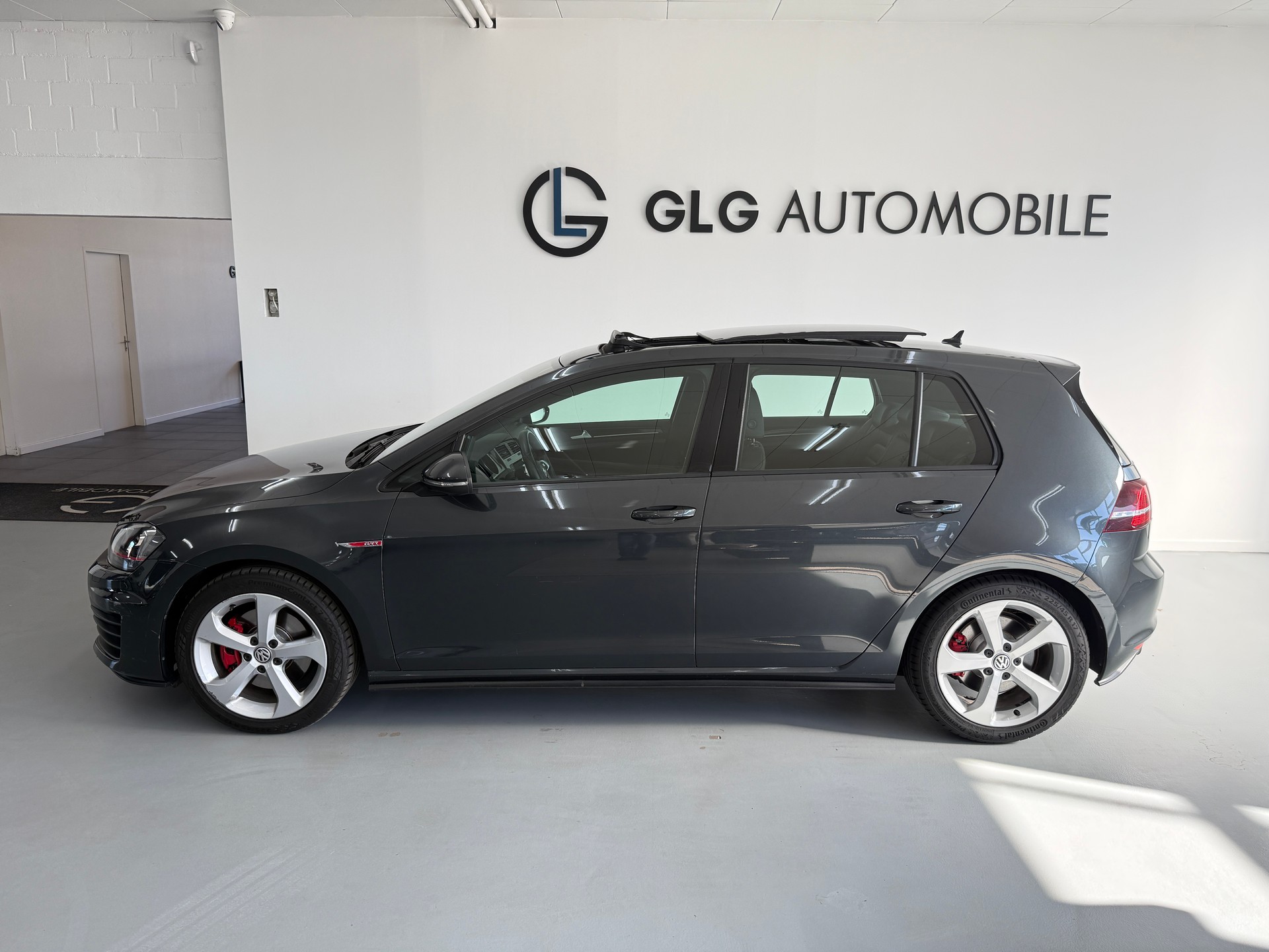 VW Golf 2.0 TSI GTI DSG-showroom-element-1