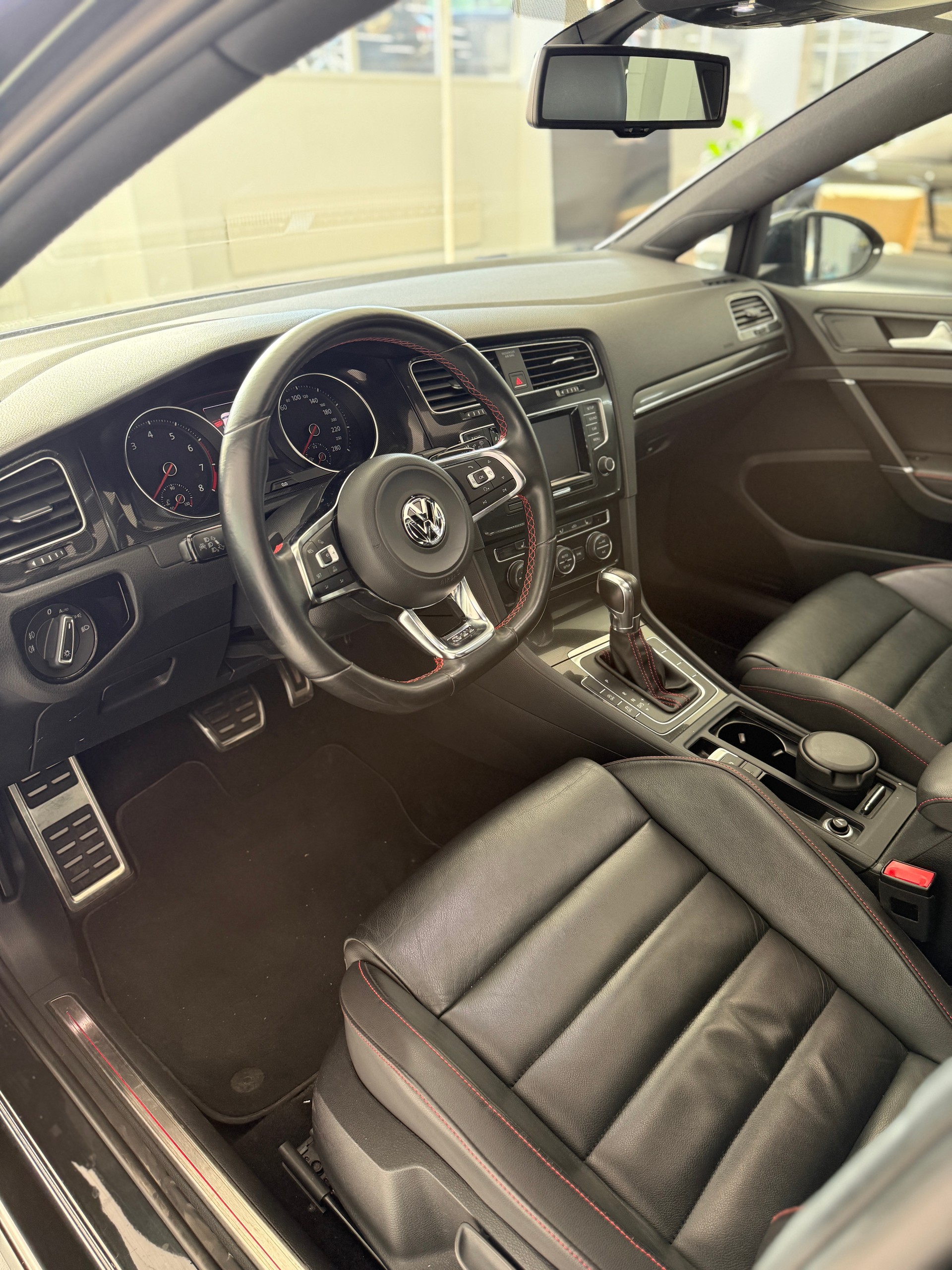 VW Golf 2.0 TSI GTI DSG-image-6
