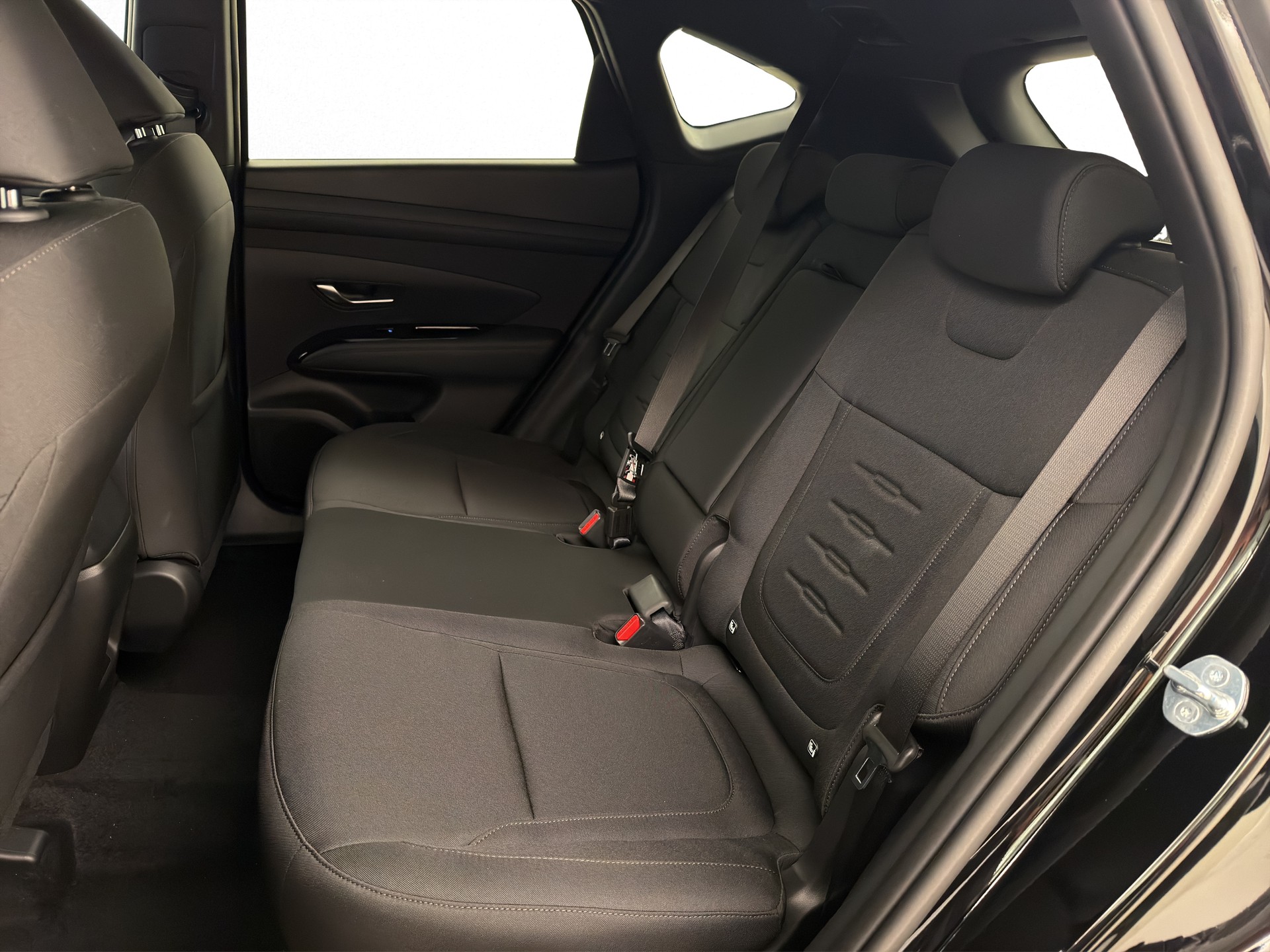 HYUNDAI Tucson 1.6 T-GDi HEV Origo Black Line-image-11